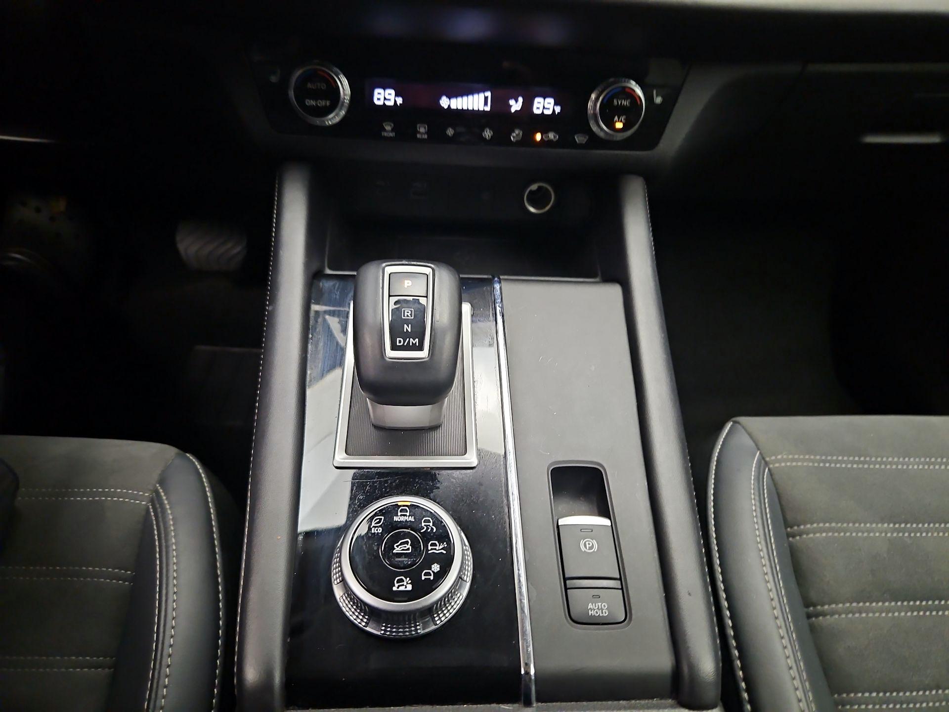 Thumbnail: 2024 Mitsubishi Outlander - 17