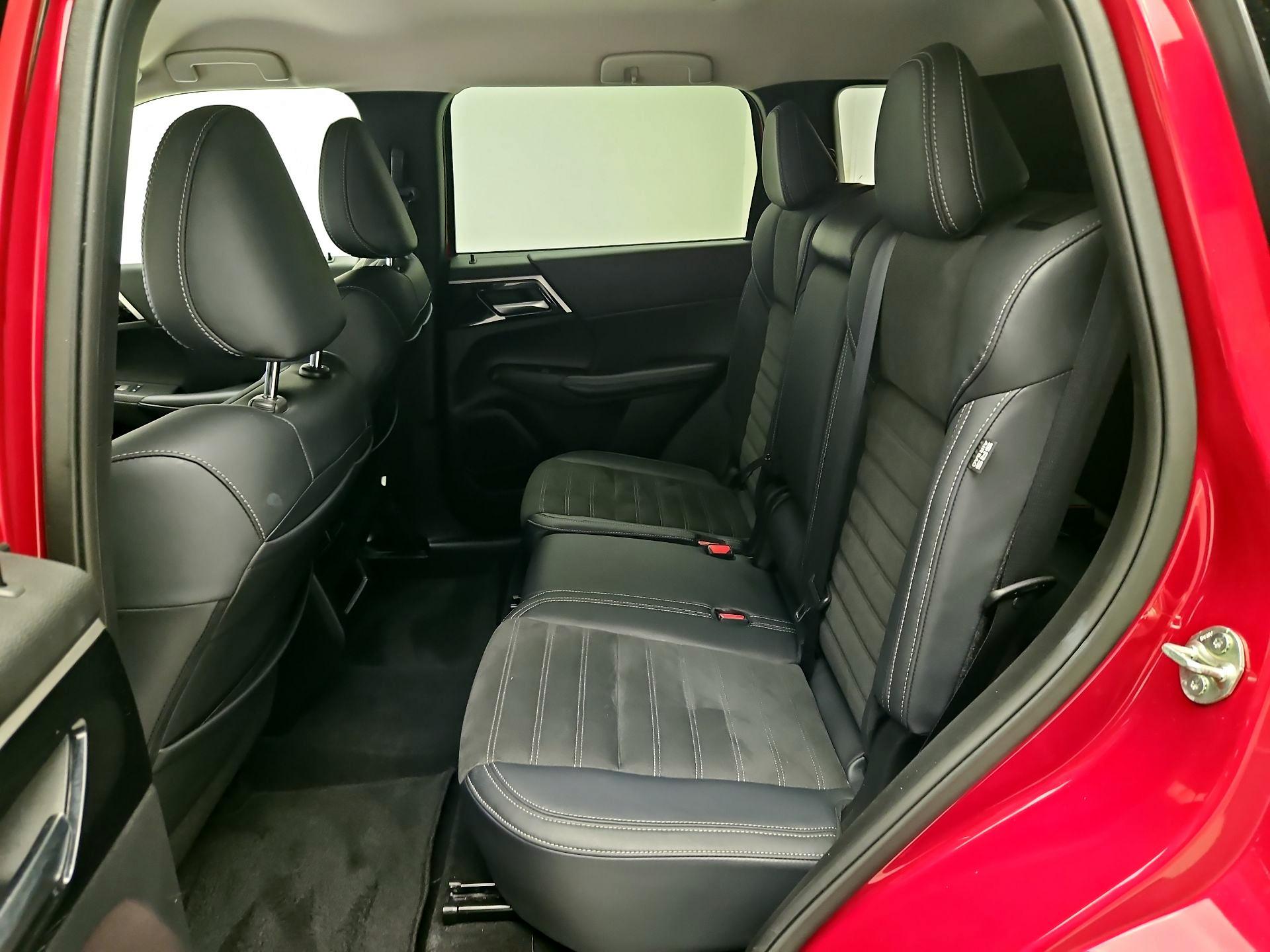 Thumbnail: 2024 Mitsubishi Outlander - 18