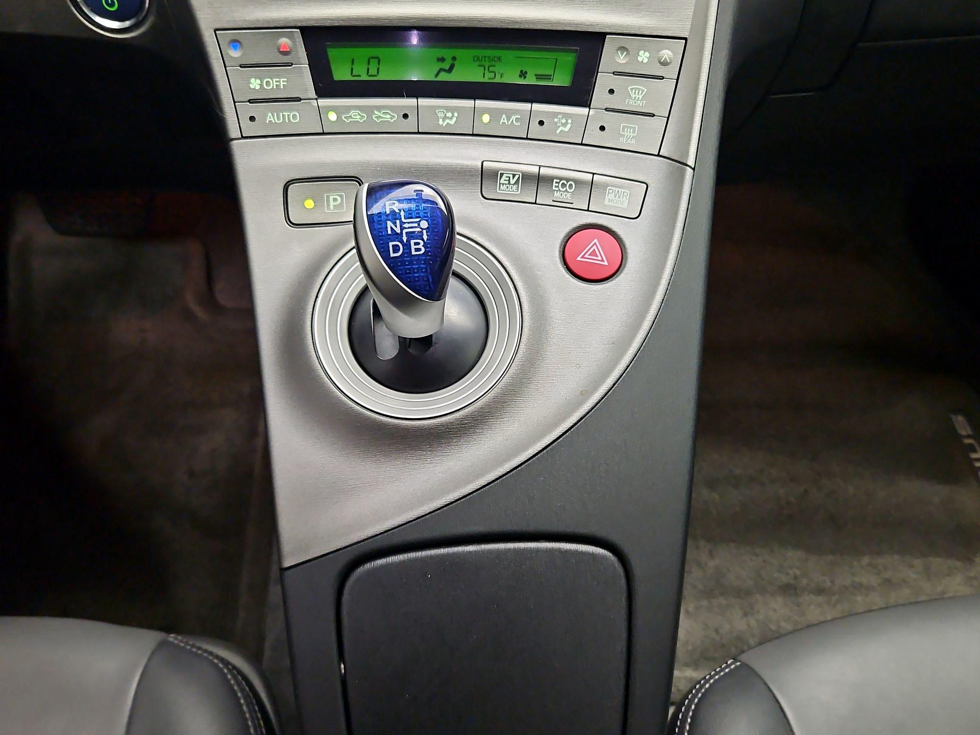 Thumbnail: 2014 Toyota Prius - 17