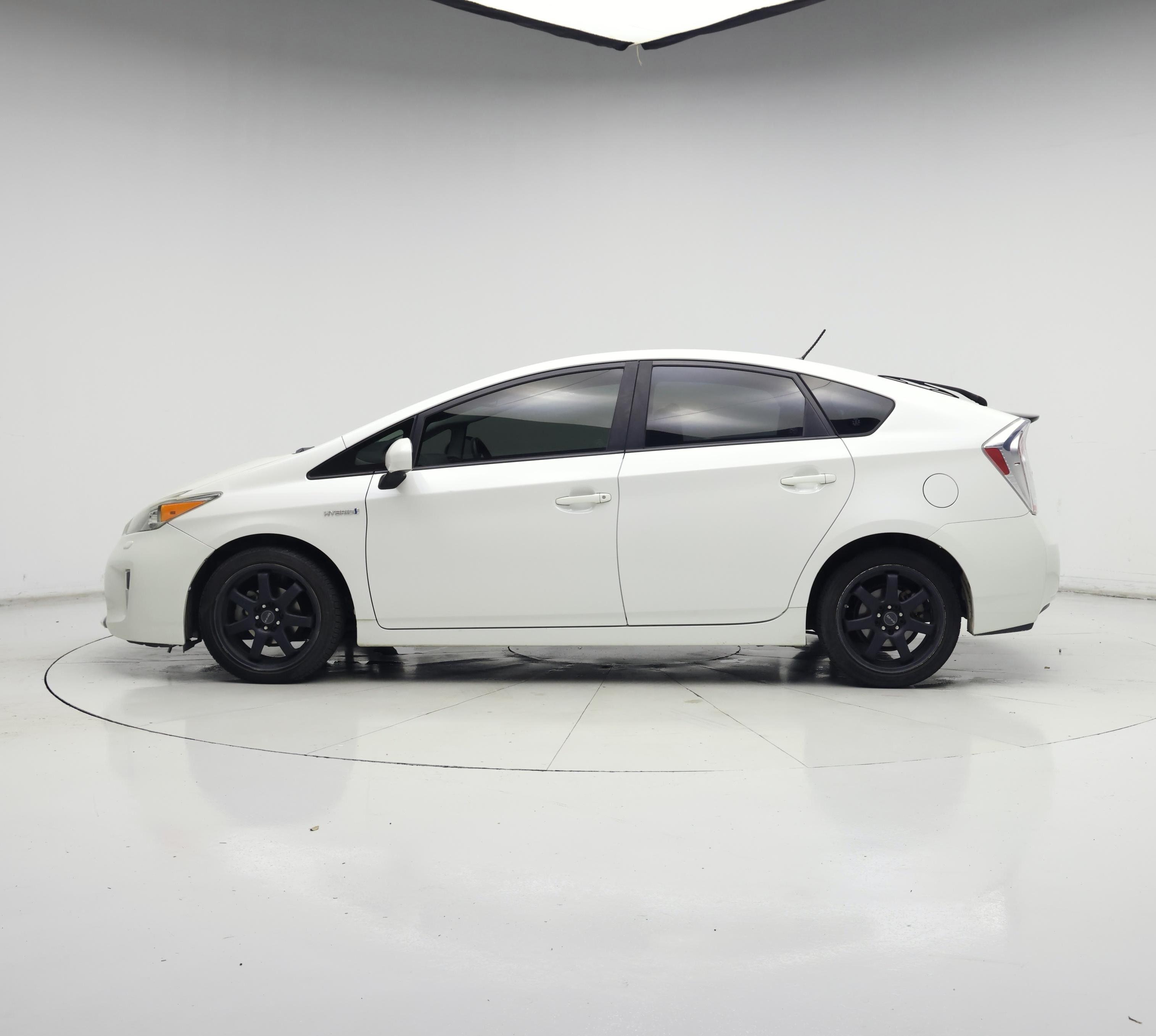 Thumbnail: 2014 Toyota Prius - 3
