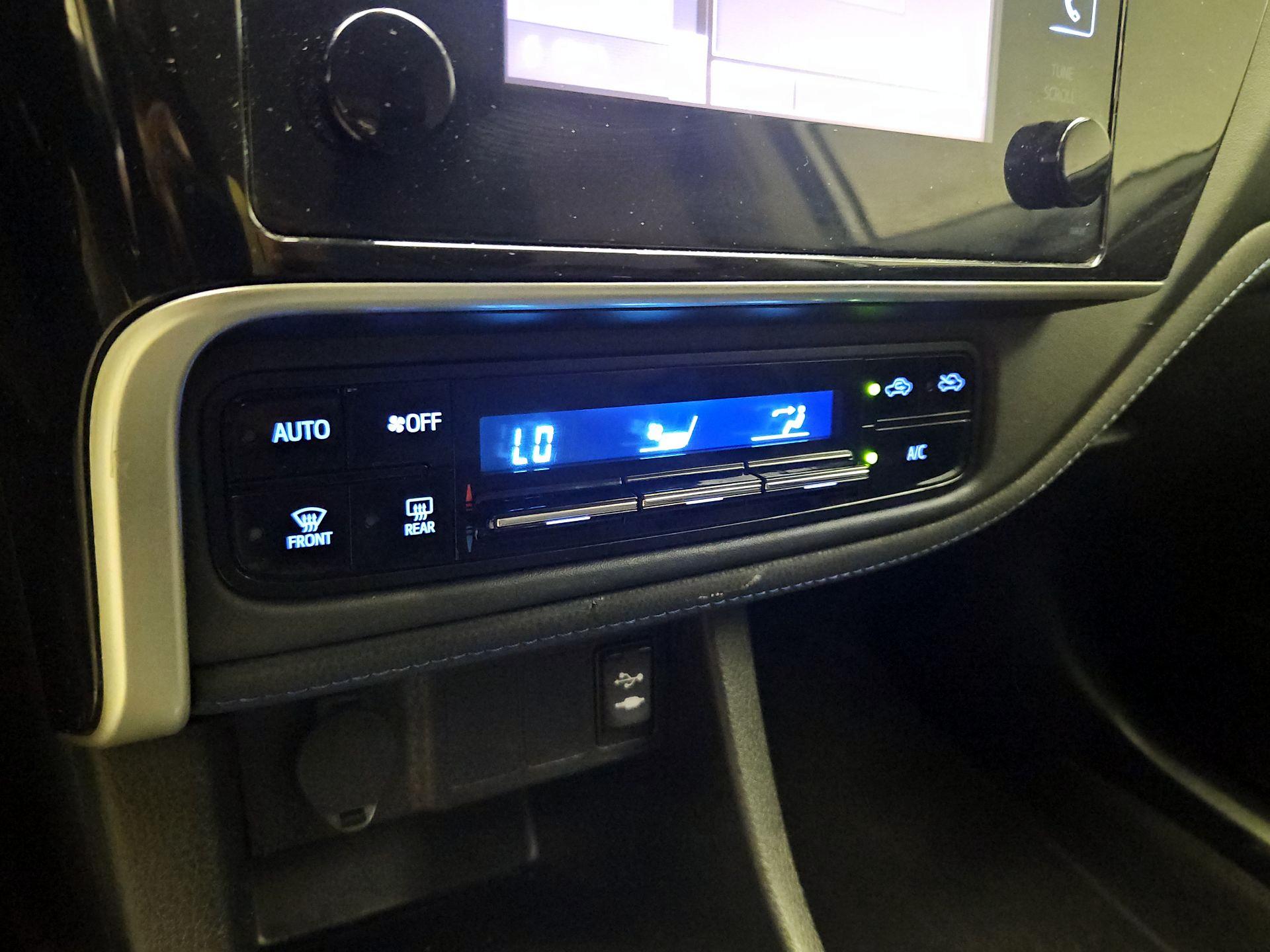 Thumbnail: 2019 Toyota Corolla - 16