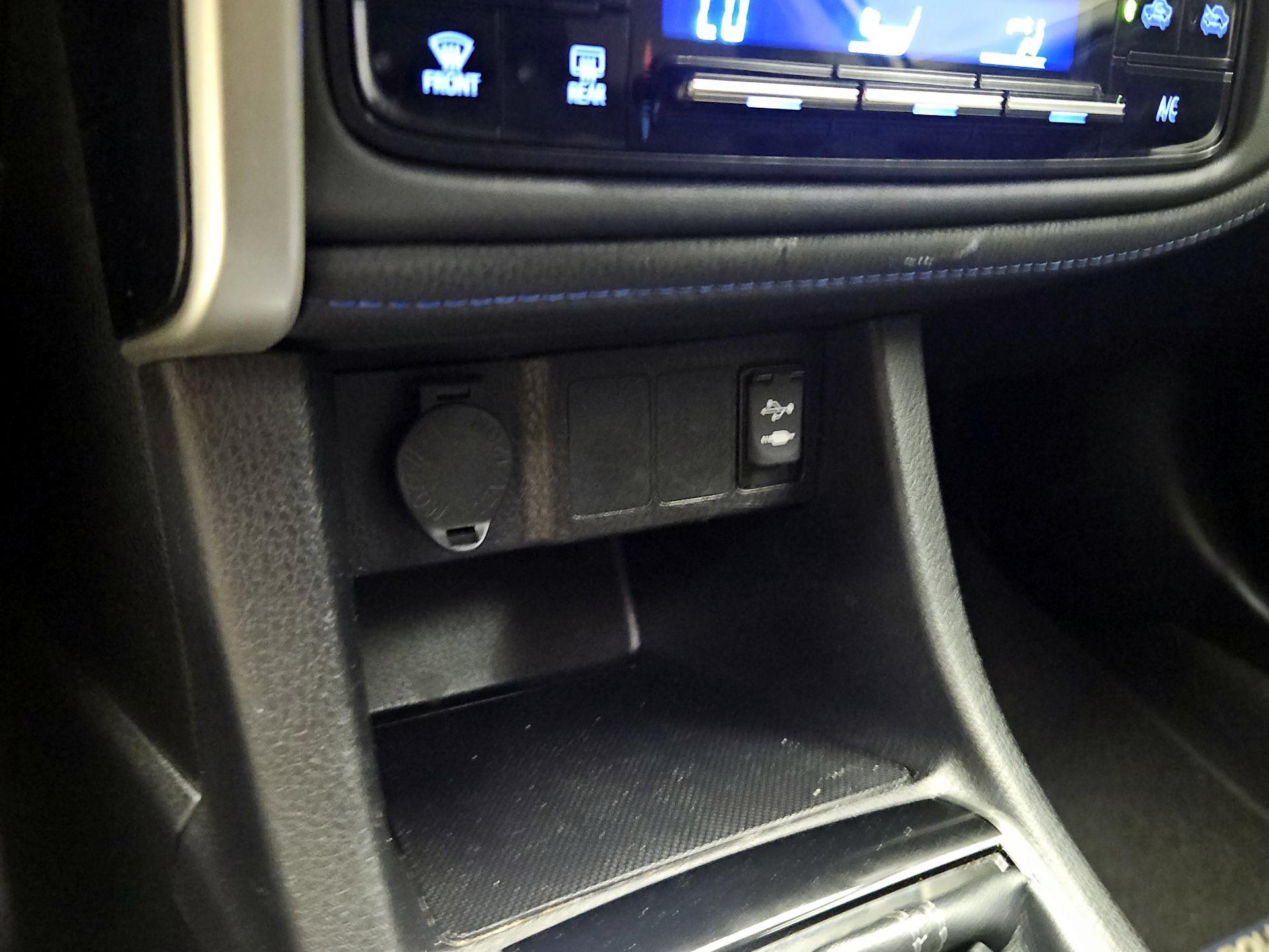 Thumbnail: 2019 Toyota Corolla - 18