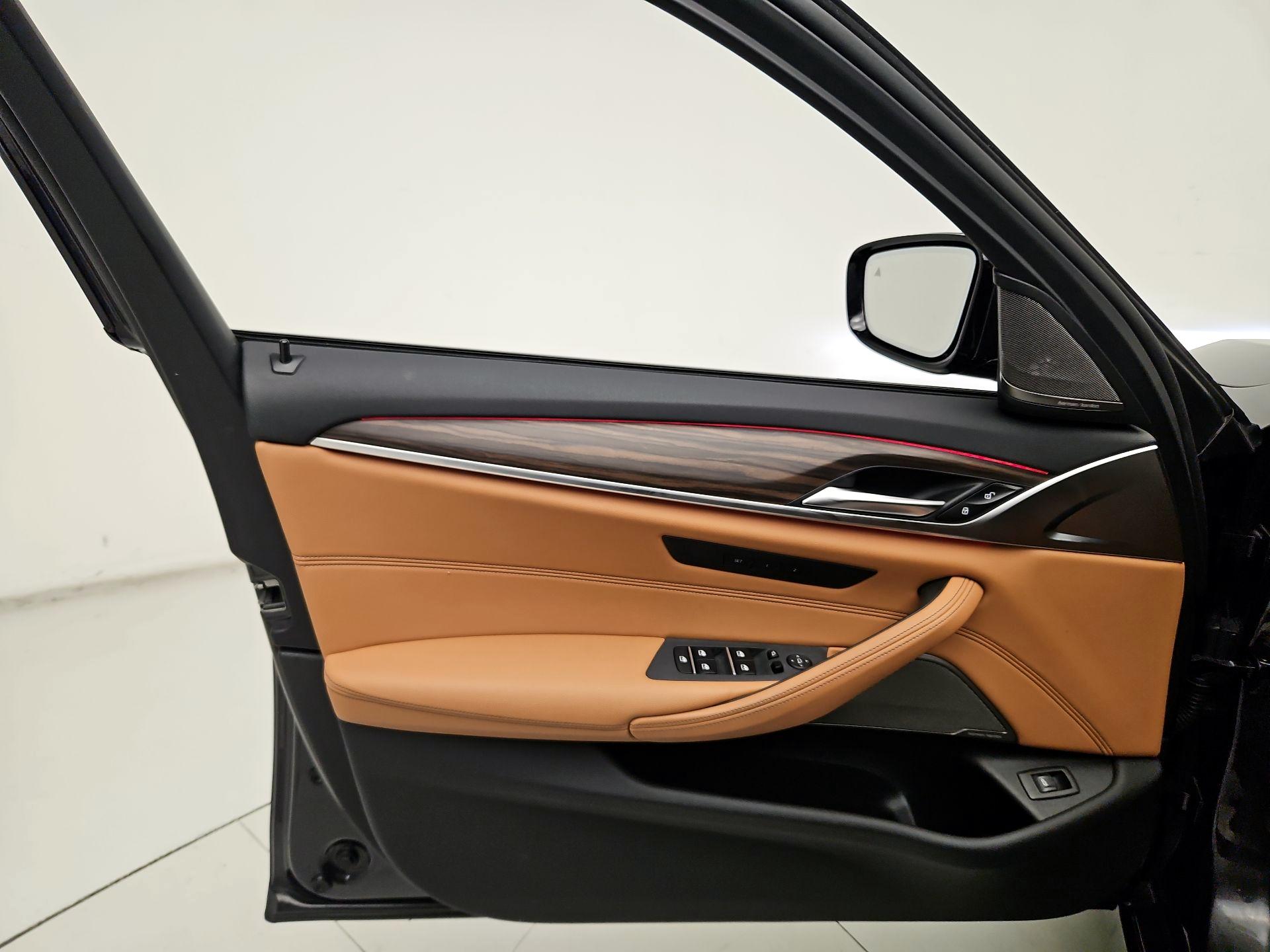 Thumbnail: 2021 BMW 5 Series - 12