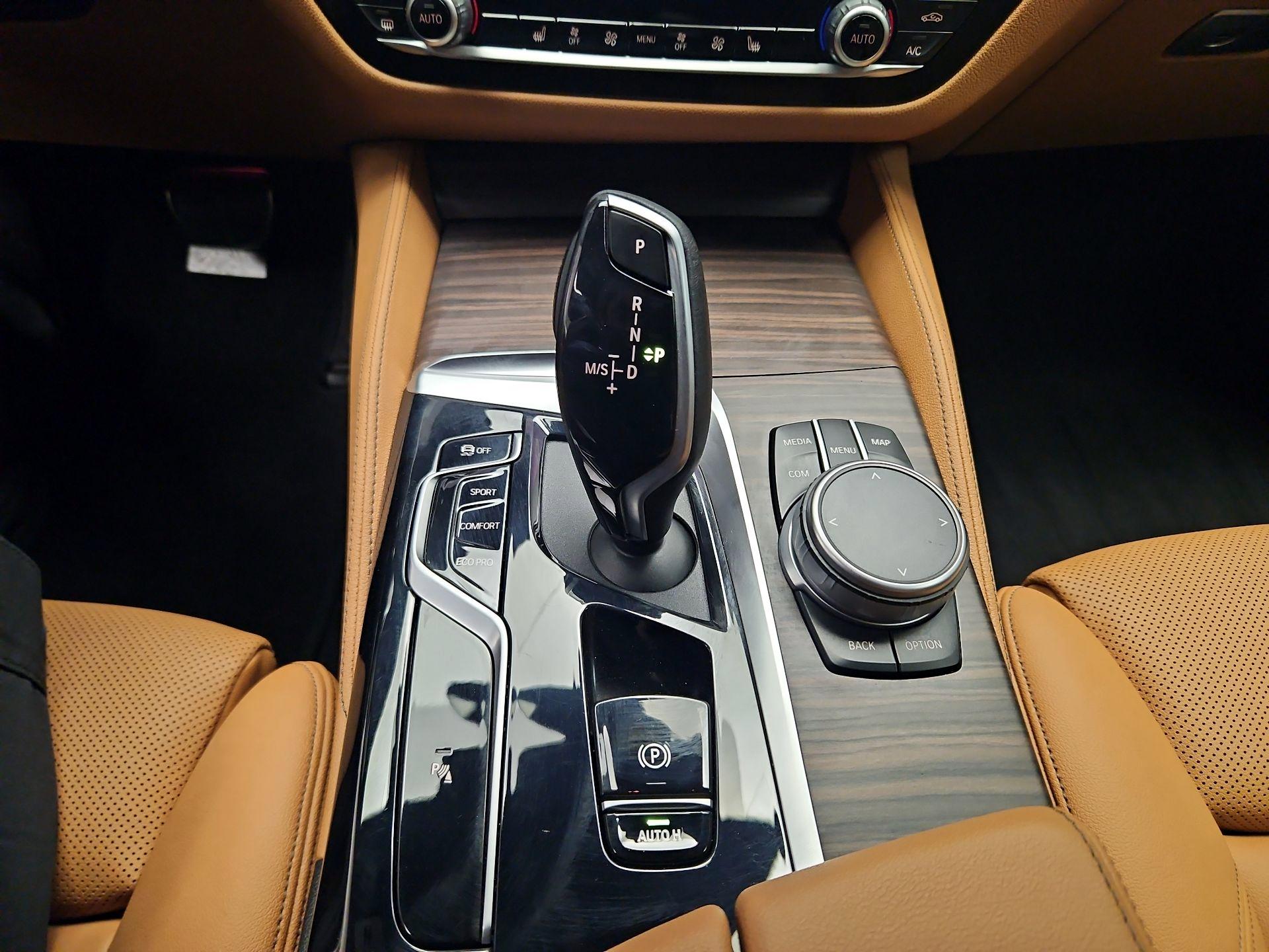 Thumbnail: 2021 BMW 5 Series - 17