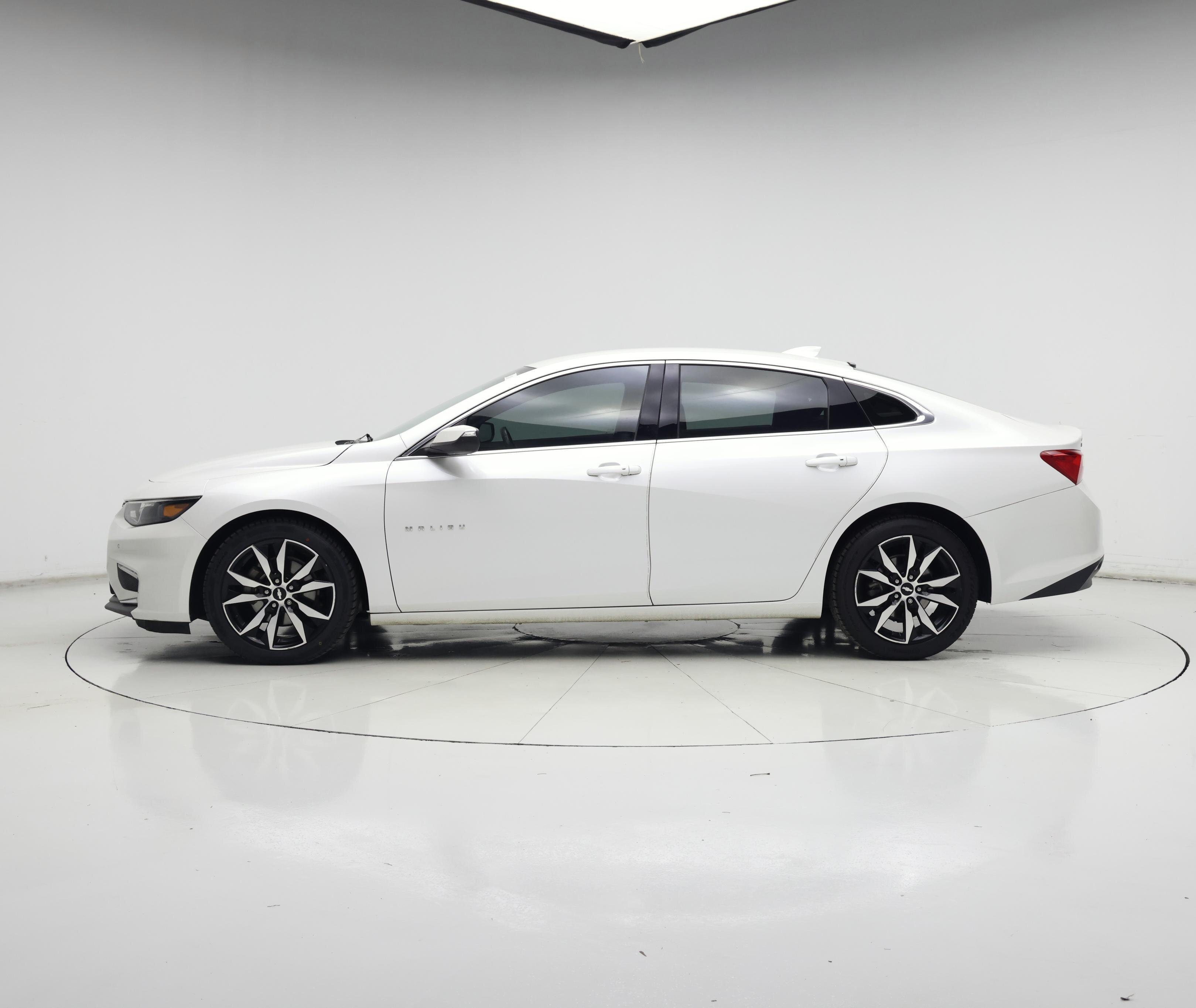 Thumbnail: 2018 Chevrolet Malibu - 3