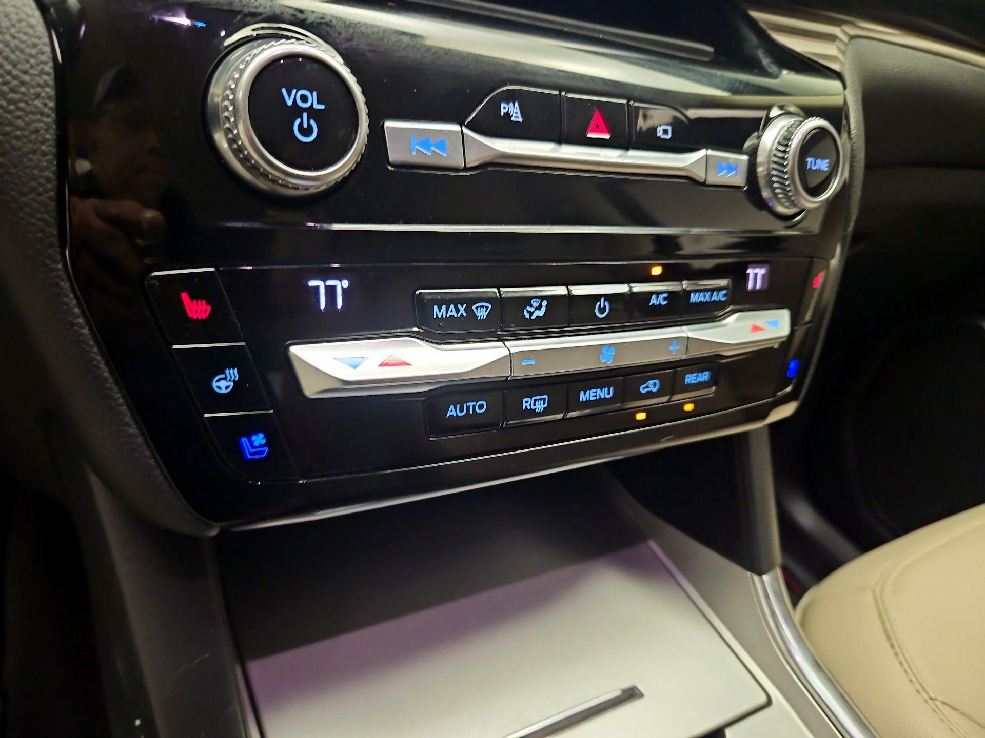 Thumbnail: 2021 Ford Explorer - 17