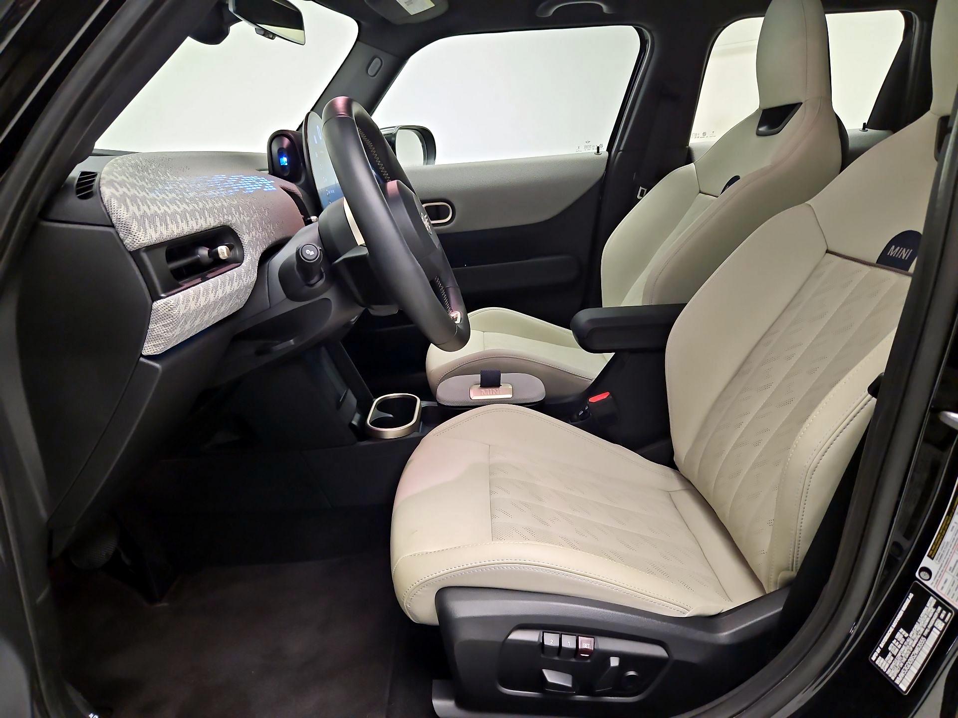 Thumbnail: 2025 MINI Cooper Hardtop - 11