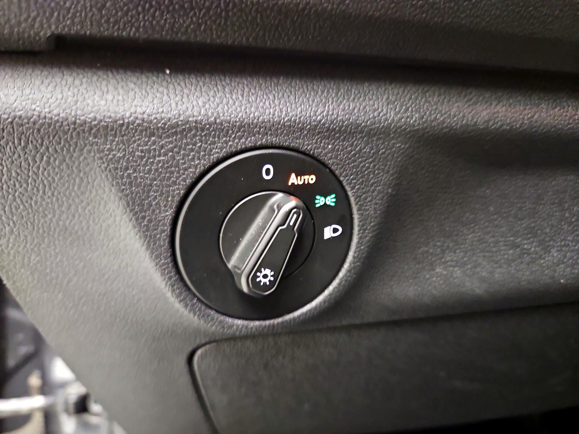 Thumbnail: 2019 Volkswagen Jetta - 13