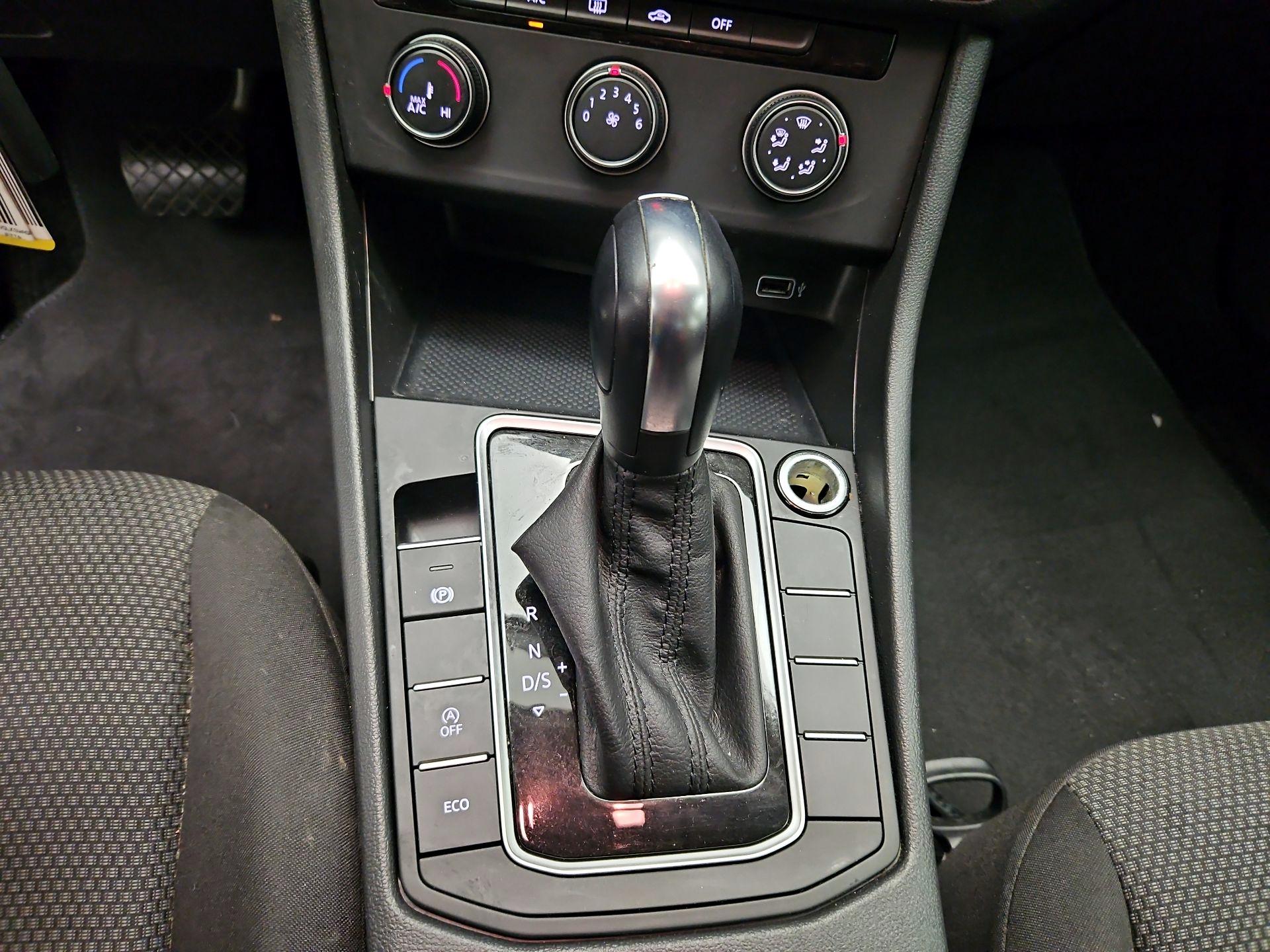 Thumbnail: 2019 Volkswagen Jetta - 17