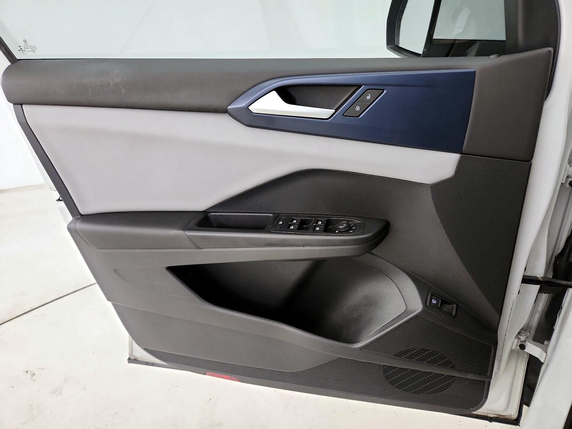 Thumbnail: 2022 Volkswagen Taos - 12