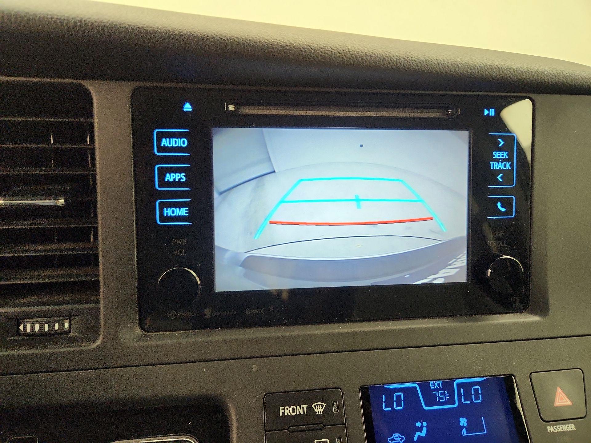 Thumbnail: 2016 Toyota Sienna - 14