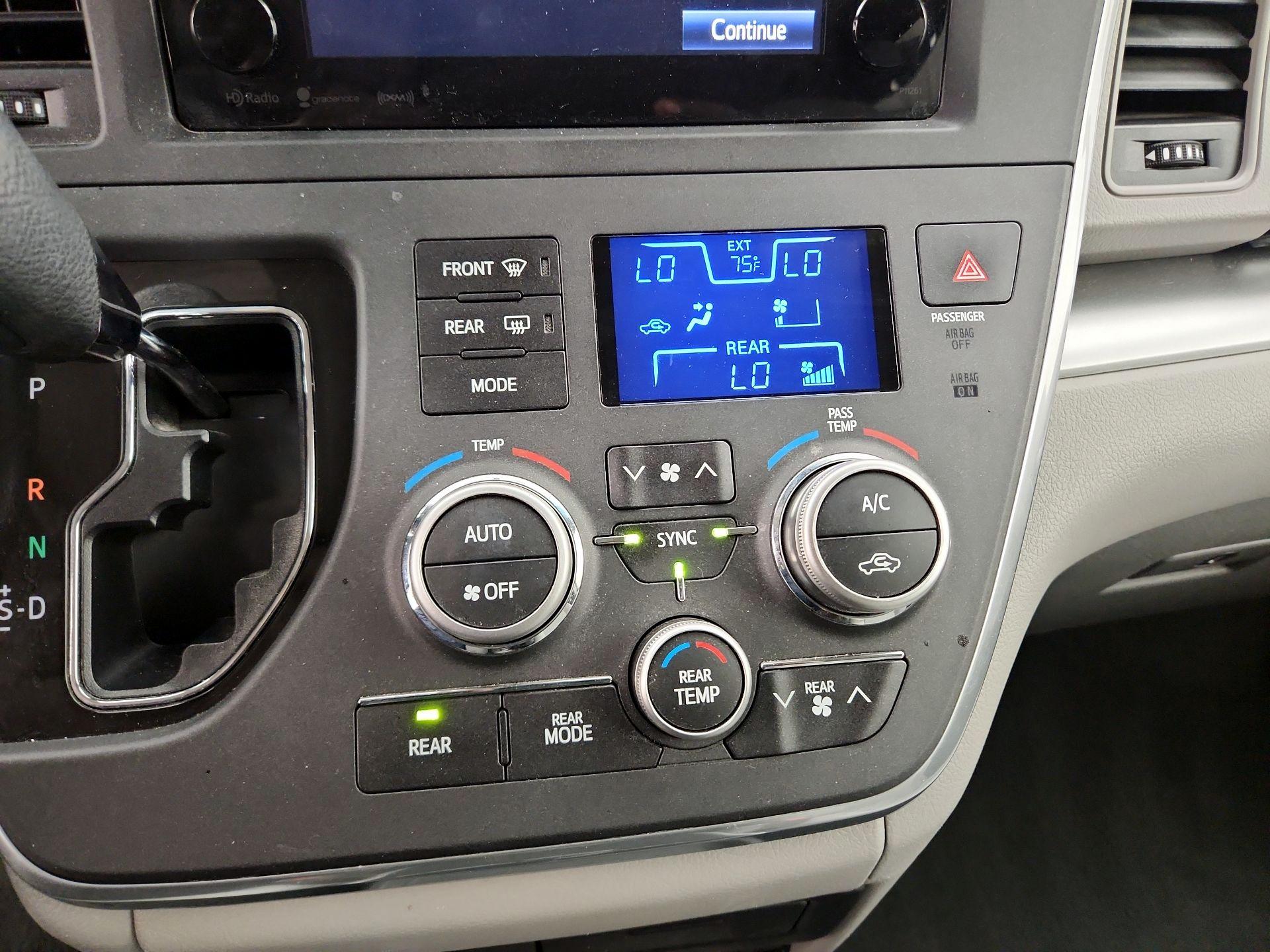 Thumbnail: 2016 Toyota Sienna - 16