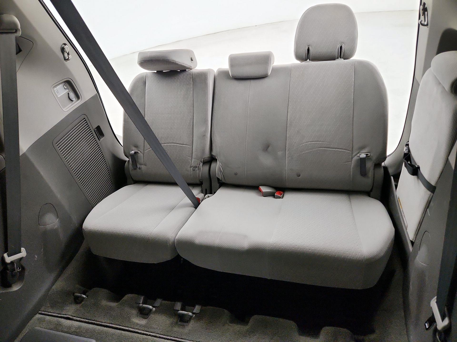 Thumbnail: 2016 Toyota Sienna - 20