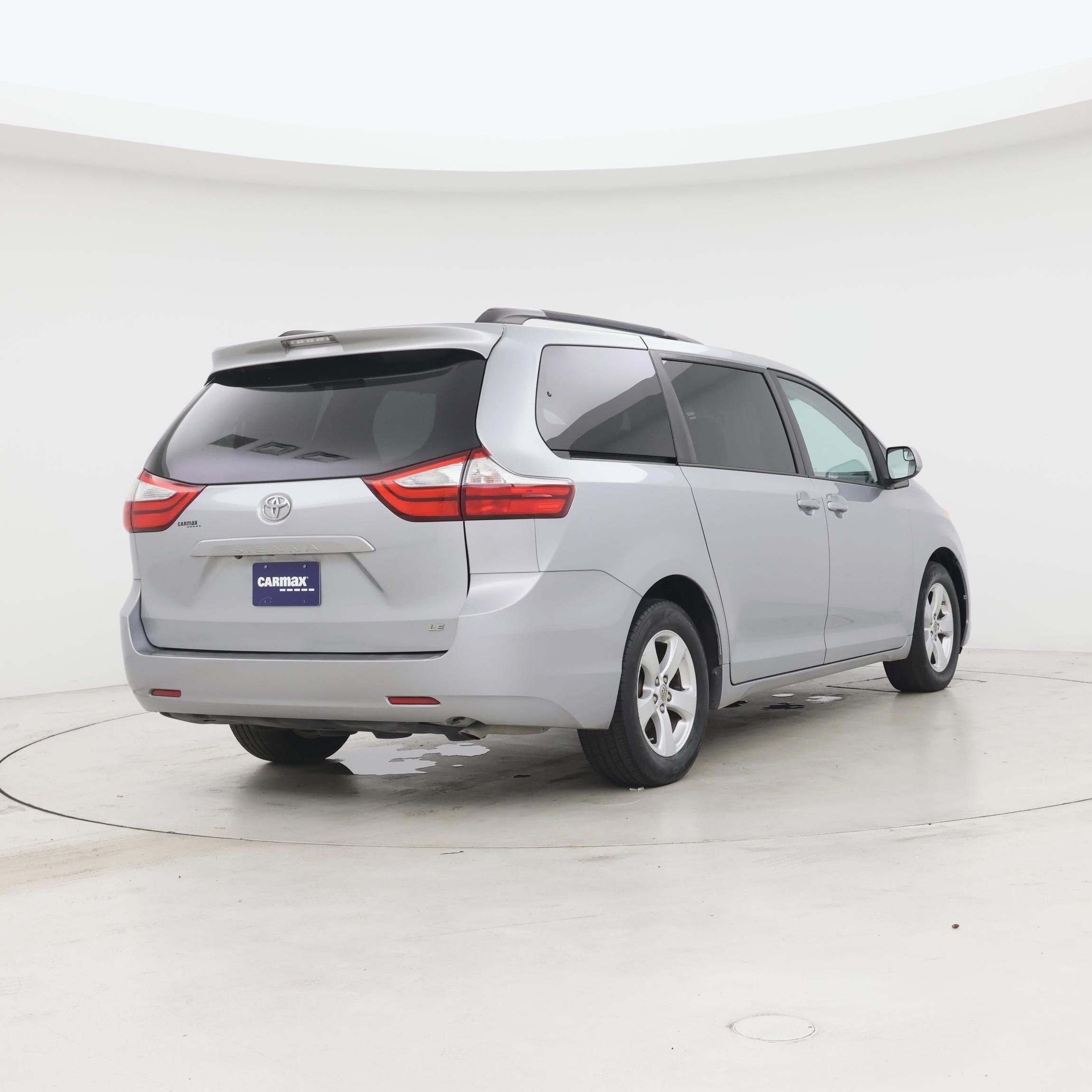 Thumbnail: 2016 Toyota Sienna - 8