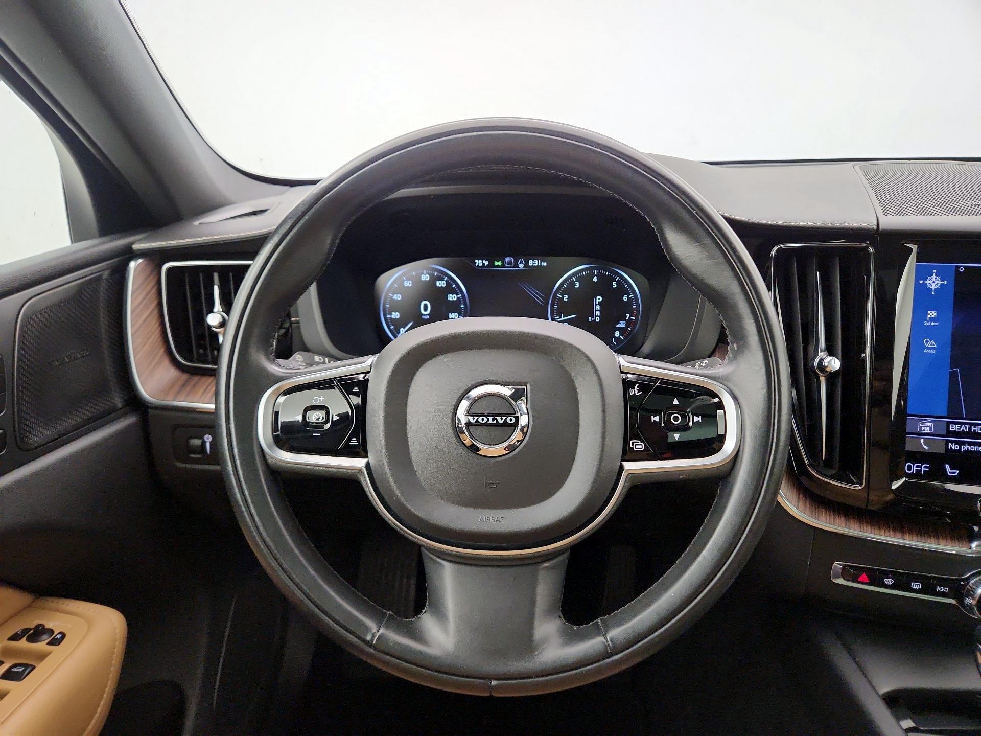 Thumbnail: 2021 Volvo XC60 - 10