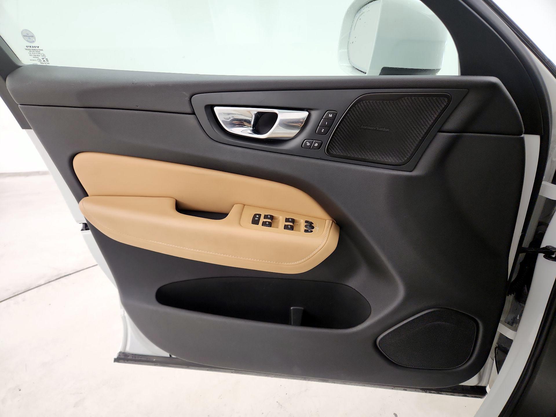 Thumbnail: 2021 Volvo XC60 - 12