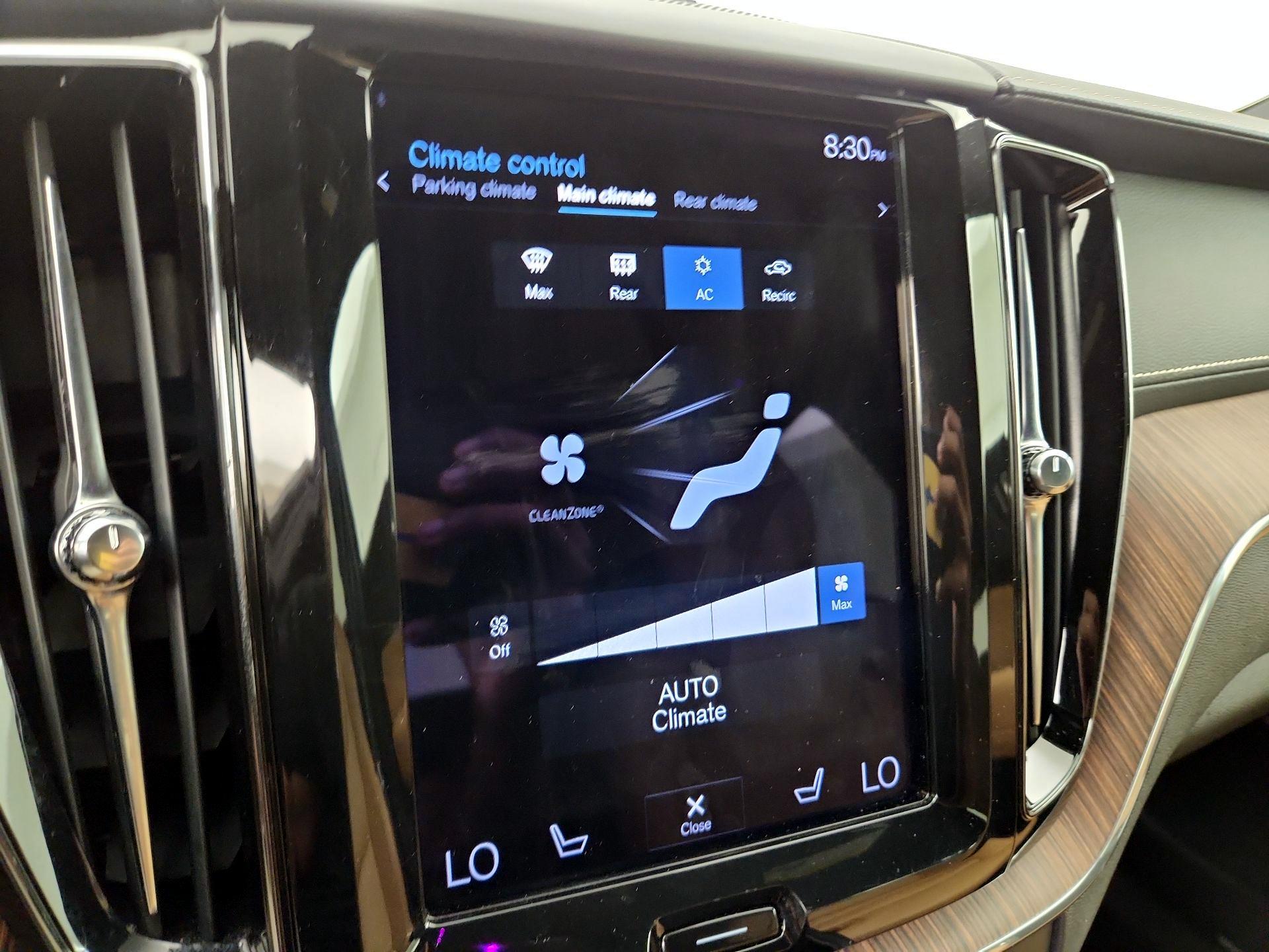 Thumbnail: 2021 Volvo XC60 - 17