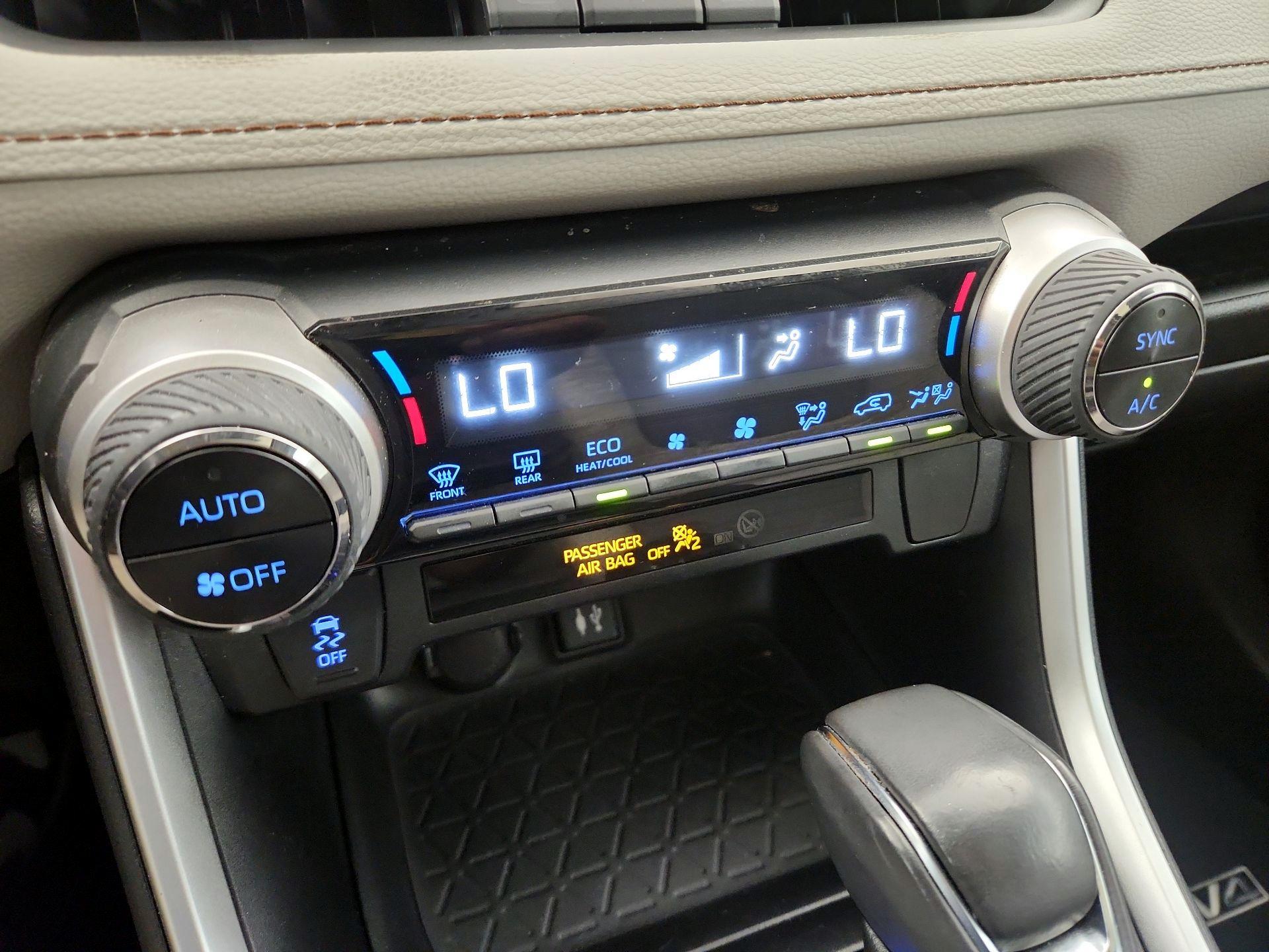 Thumbnail: 2019 Toyota RAV4 - 16