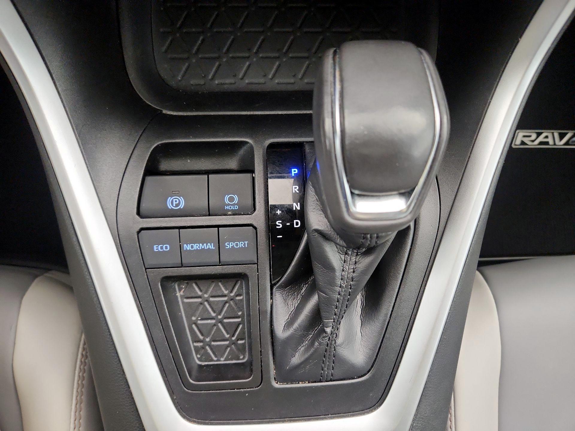 Thumbnail: 2019 Toyota RAV4 - 17