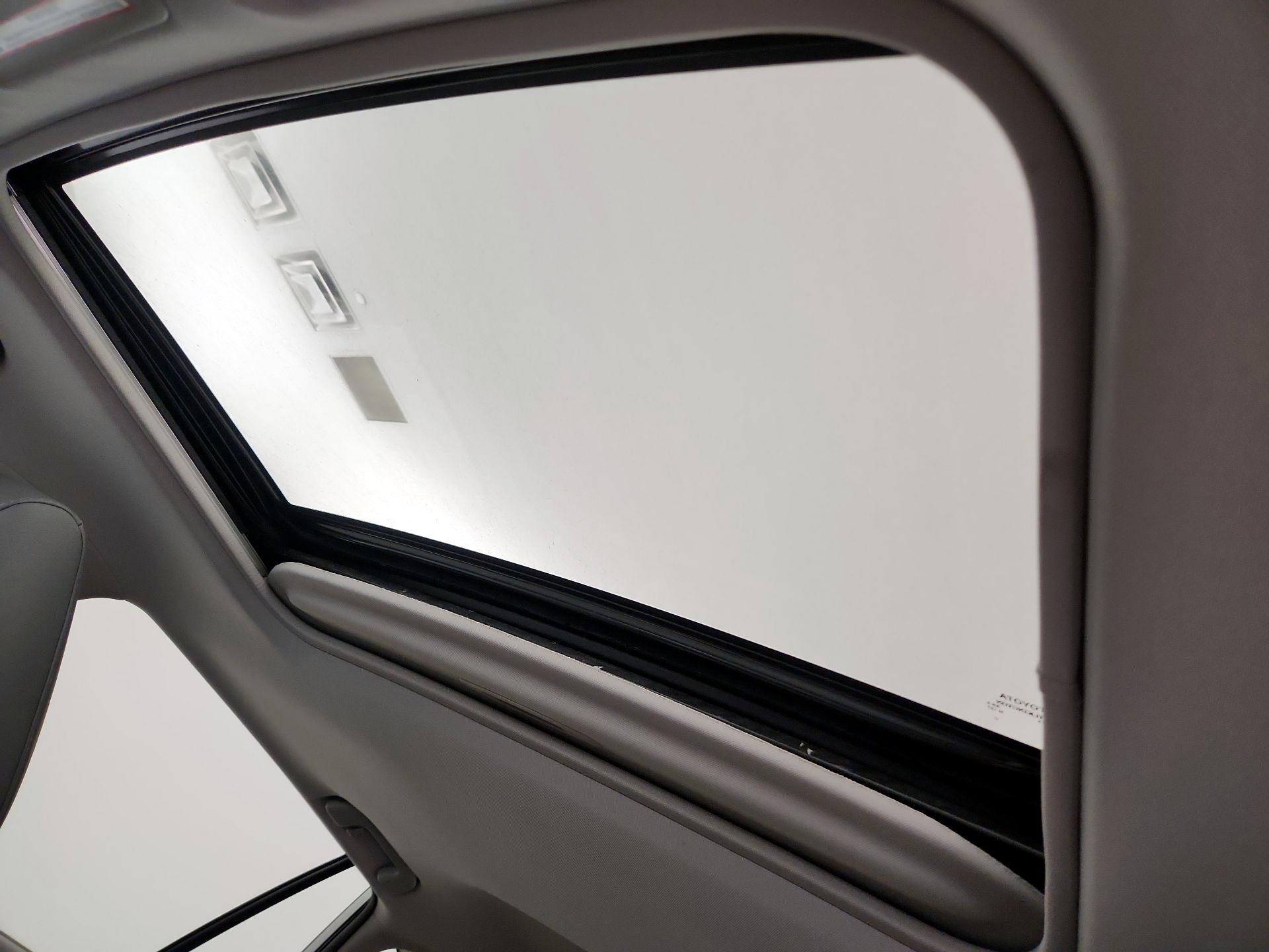 Thumbnail: 2019 Toyota RAV4 - 19