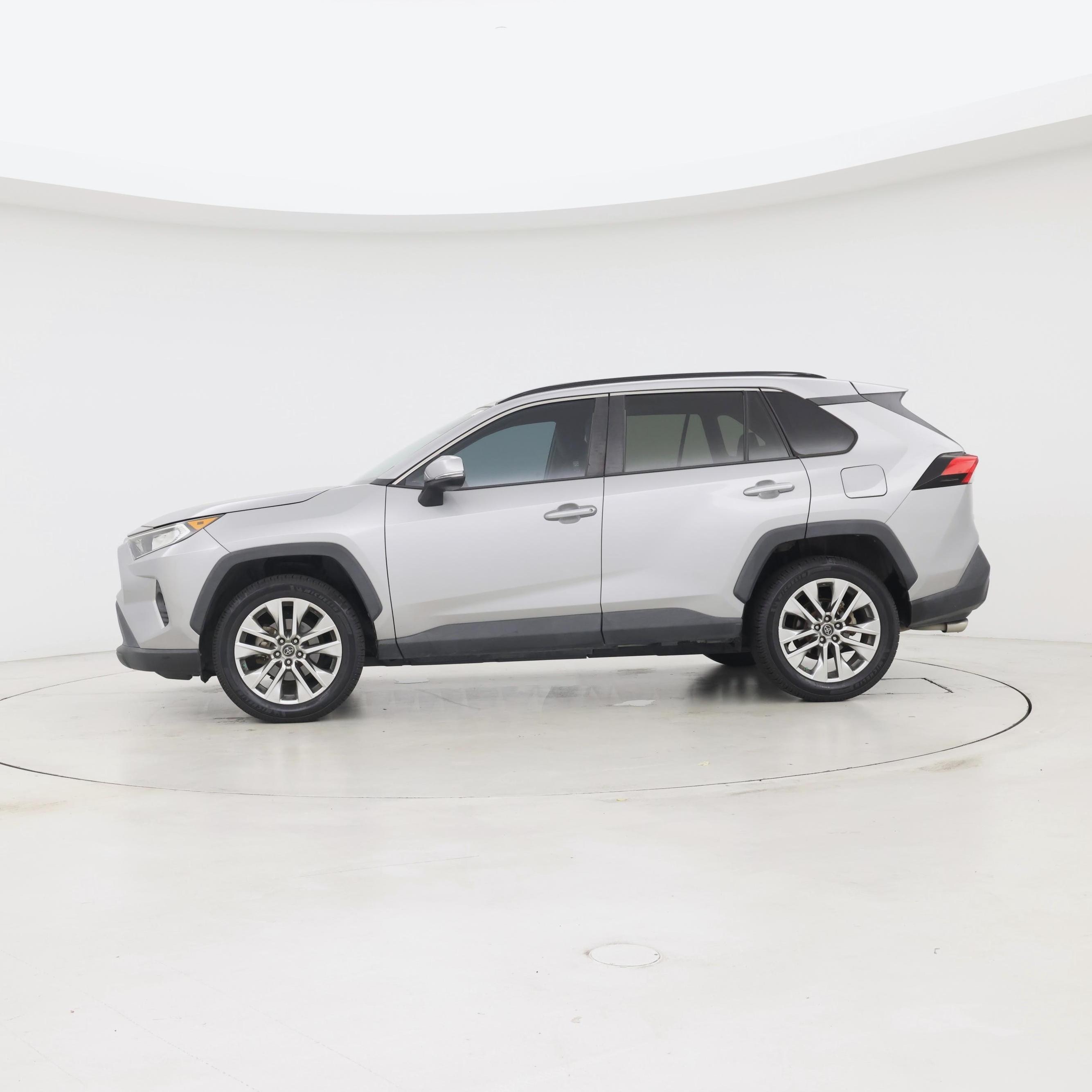 Thumbnail: 2019 Toyota RAV4 - 3