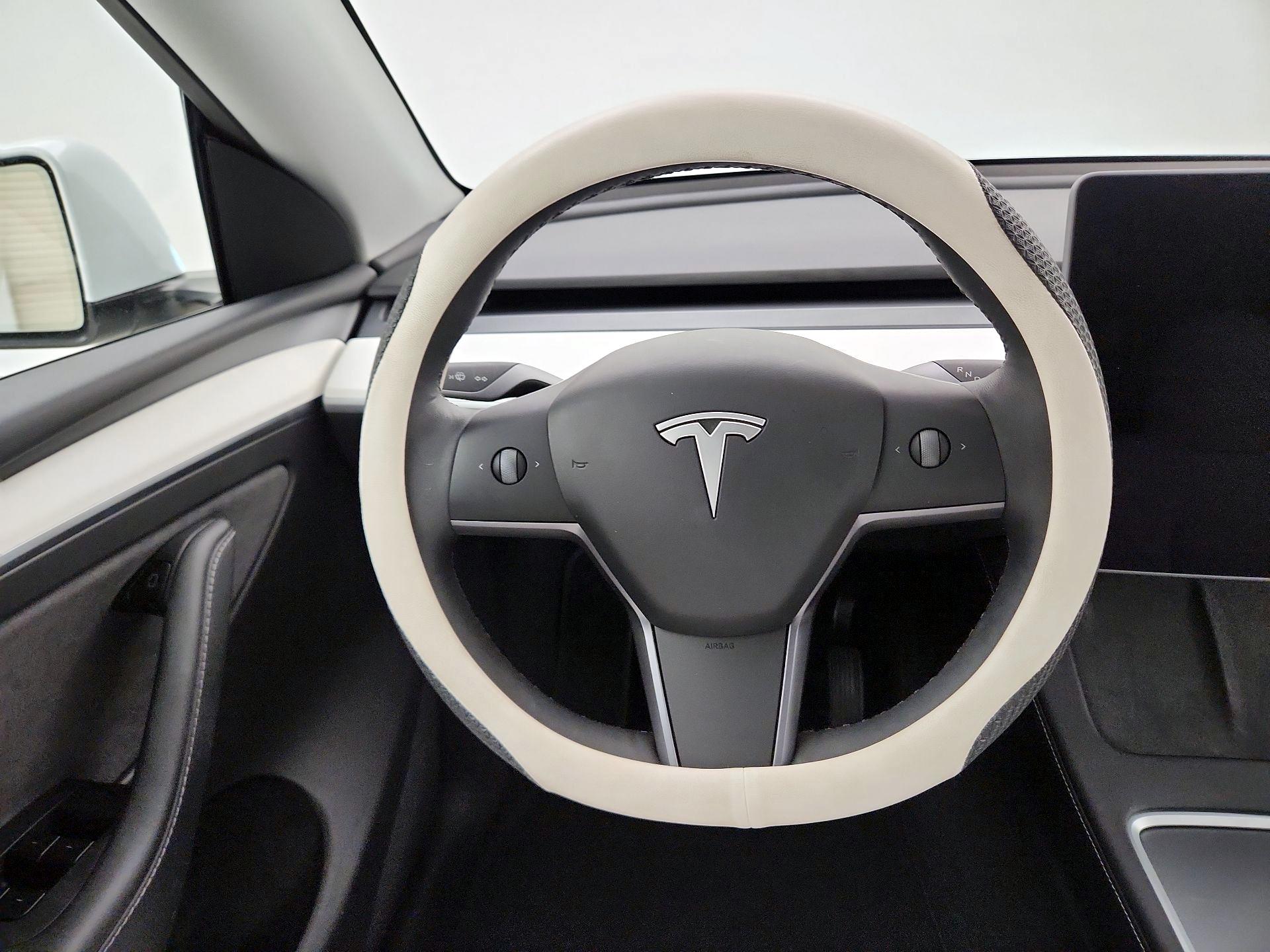 Thumbnail: 2025 Tesla Model Y - 10