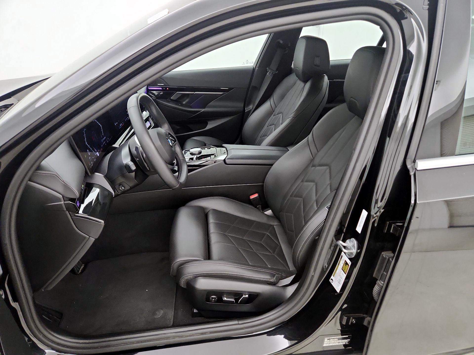 Thumbnail: 2024 BMW 5 Series - 11