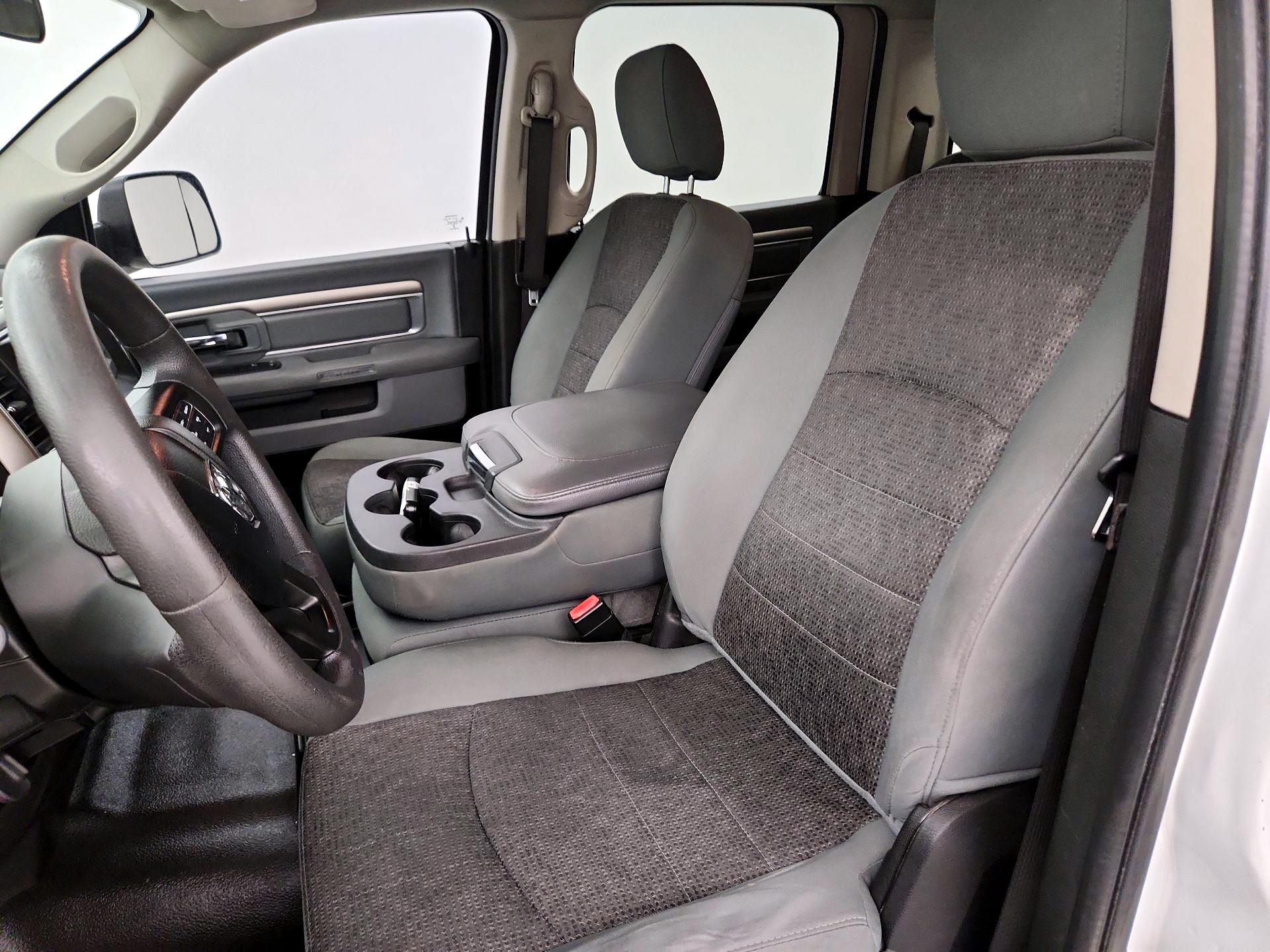 Thumbnail: 2019 RAM 1500 Classic - 9