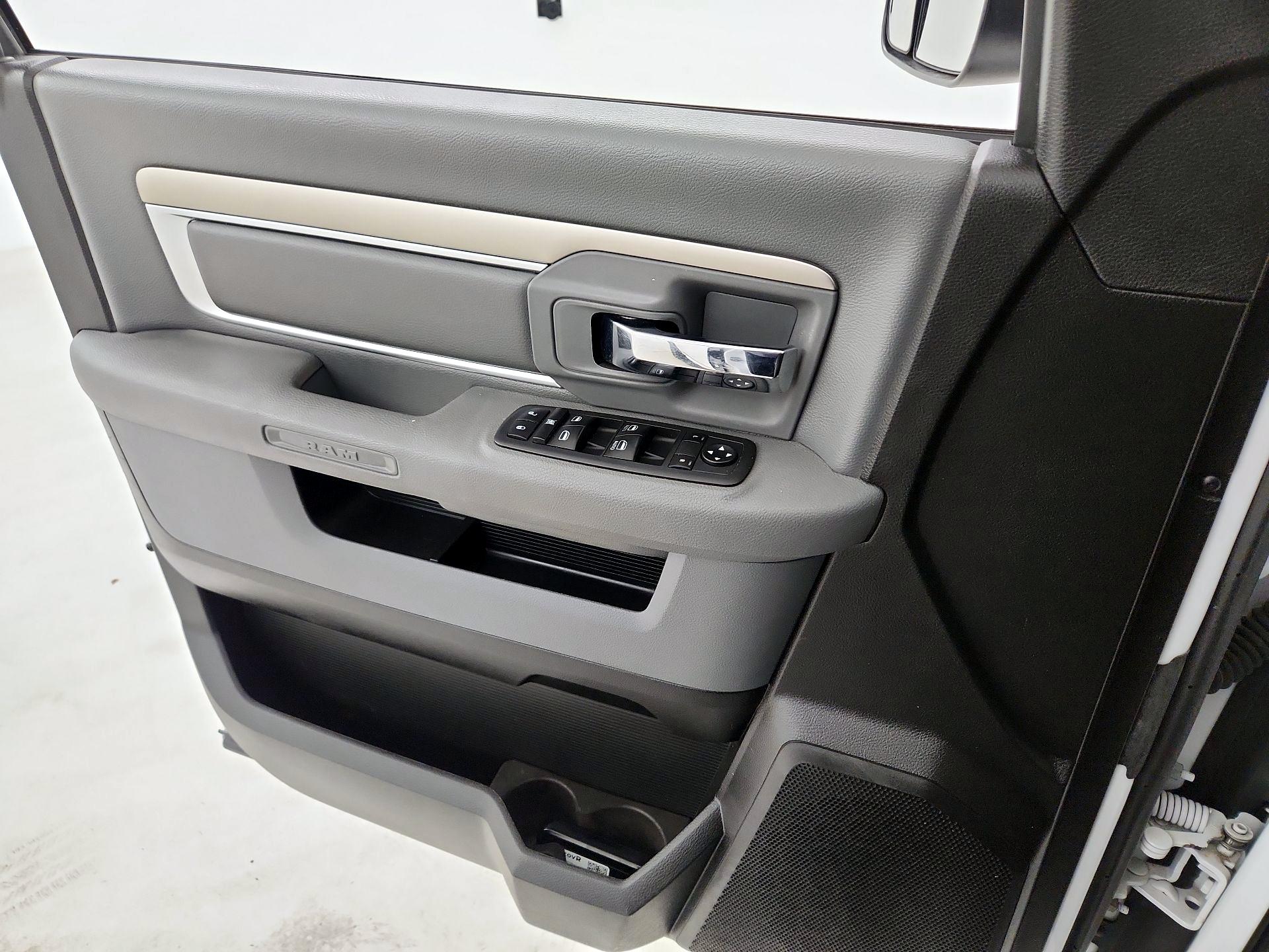 Thumbnail: 2019 RAM 1500 Classic - 10