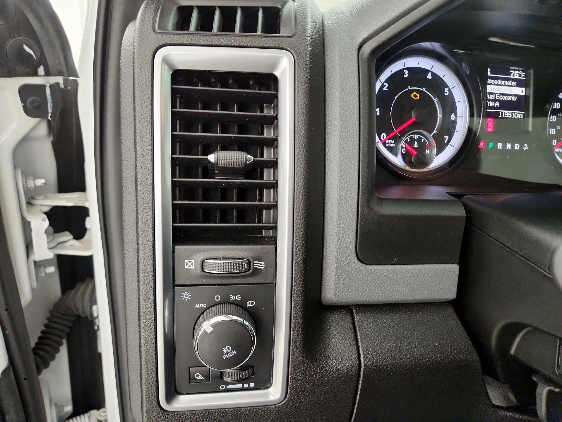 Thumbnail: 2019 RAM 1500 Classic - 11