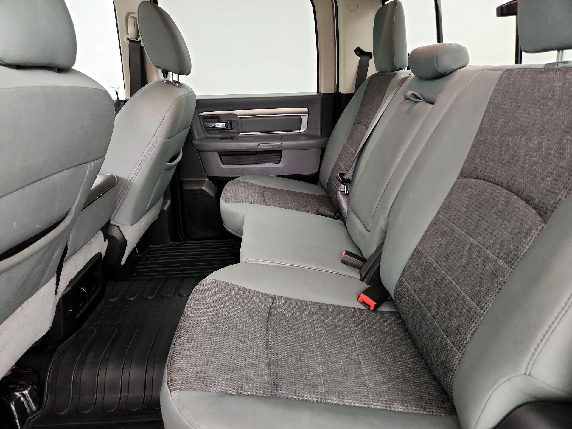 Thumbnail: 2019 RAM 1500 Classic - 16