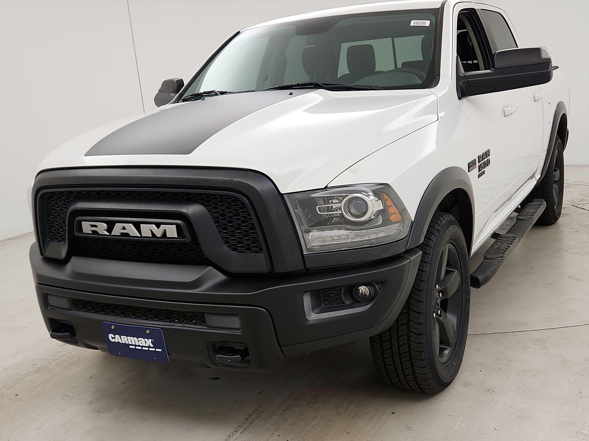 Thumbnail: 2019 RAM 1500 Classic - 3