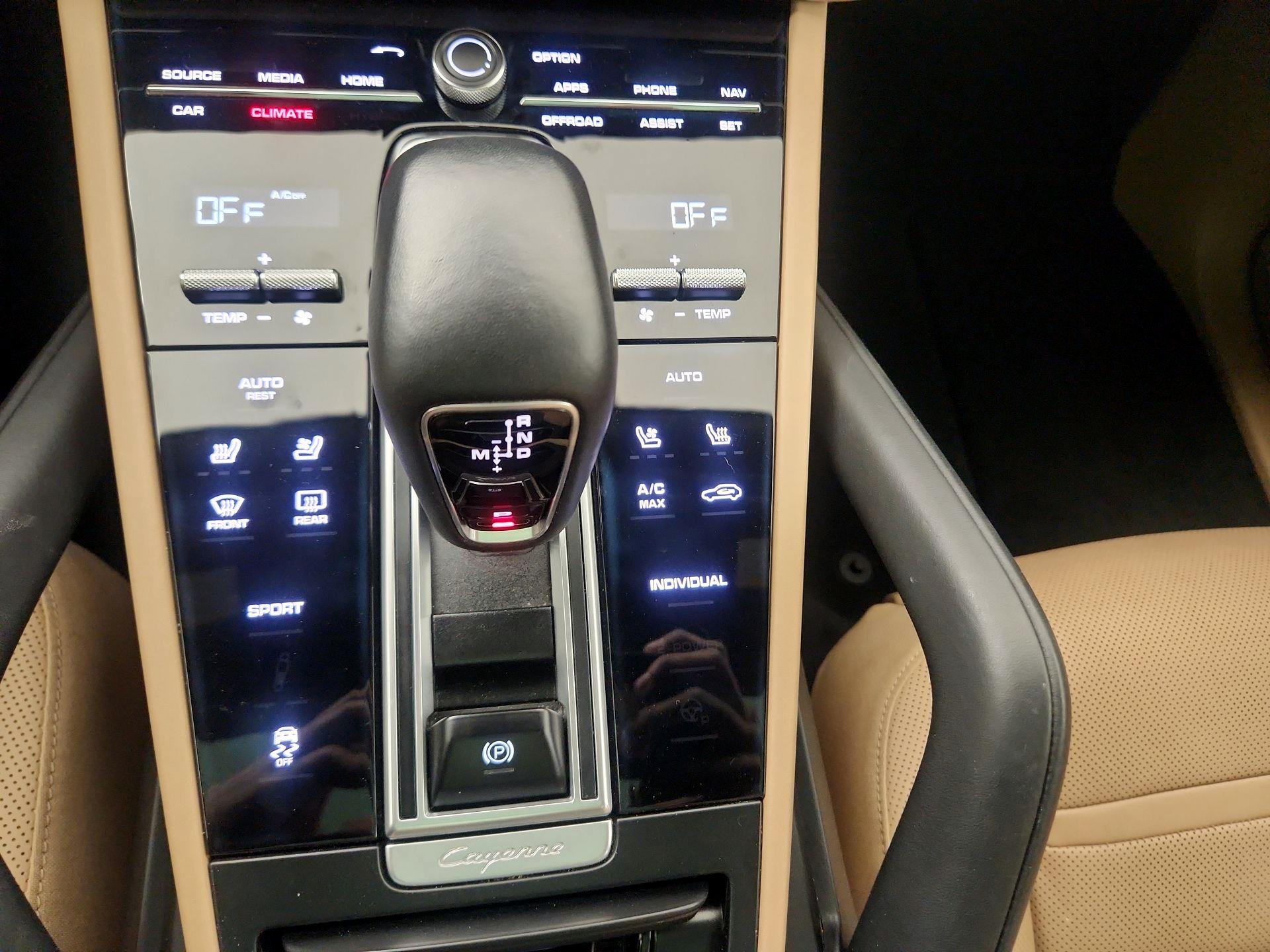 Thumbnail: 2019 Porsche Cayenne - 16
