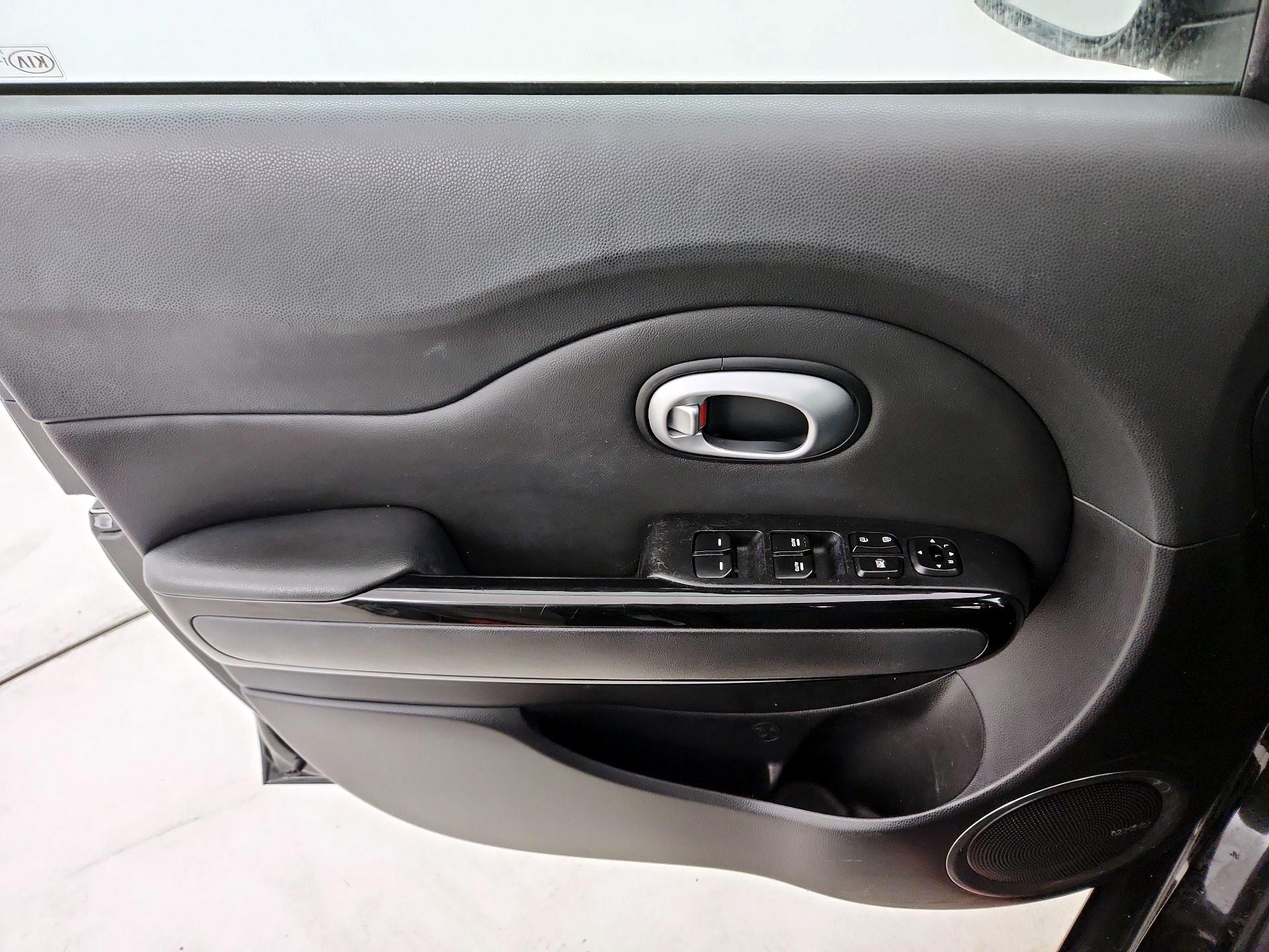 Thumbnail: 2015 Kia Soul - 12