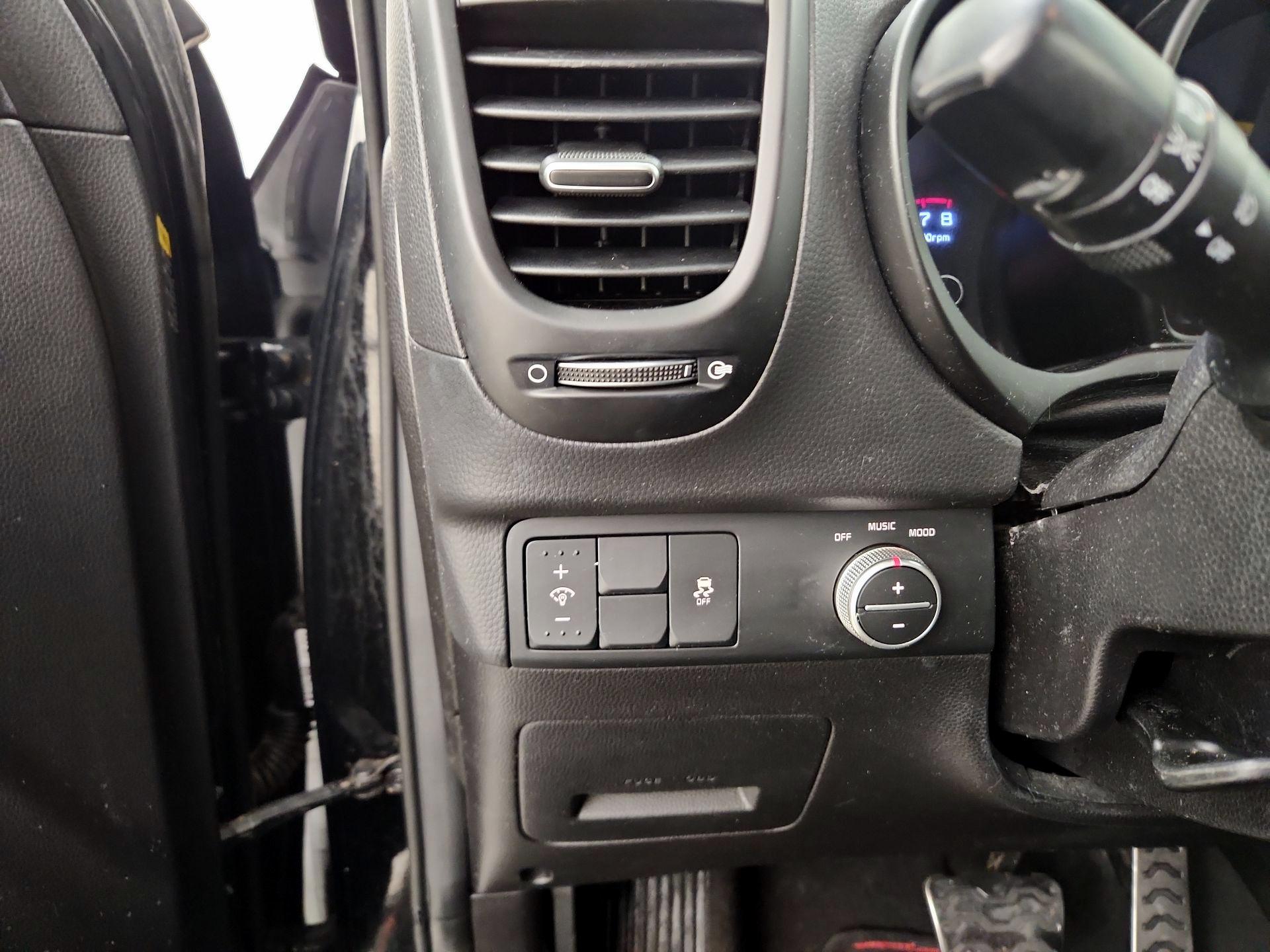 Thumbnail: 2015 Kia Soul - 13