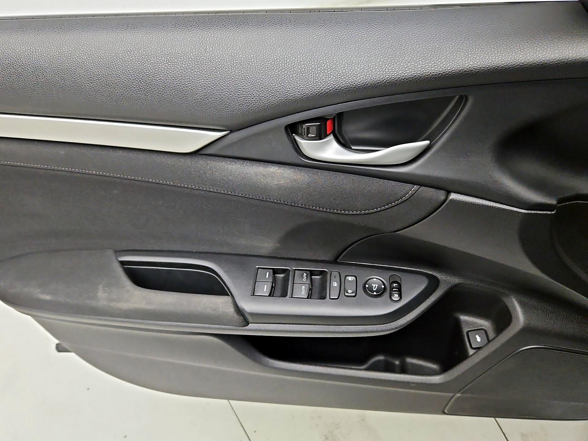 Thumbnail: 2017 Honda Civic - 12