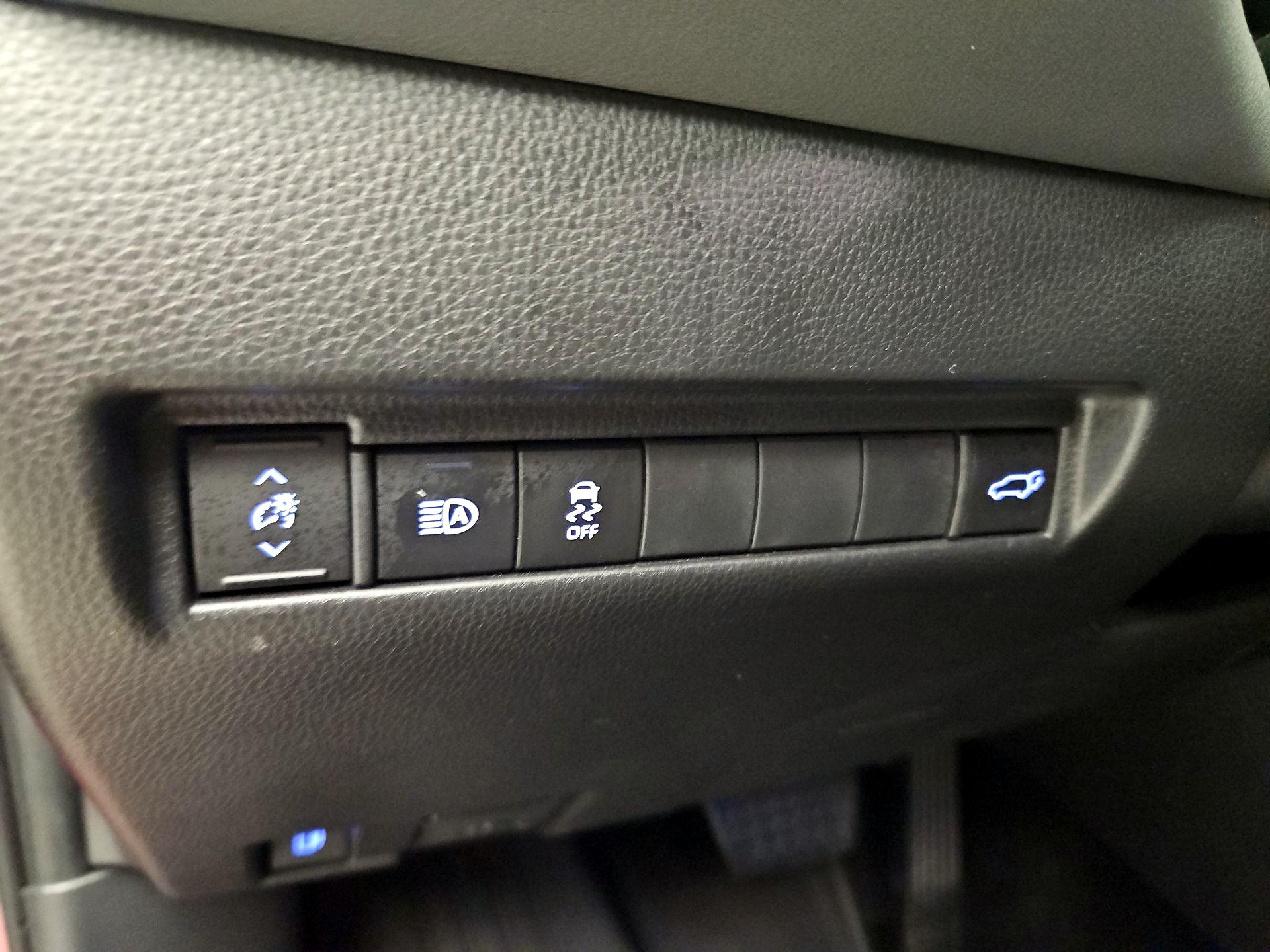 Thumbnail: 2021 Toyota Venza - 13