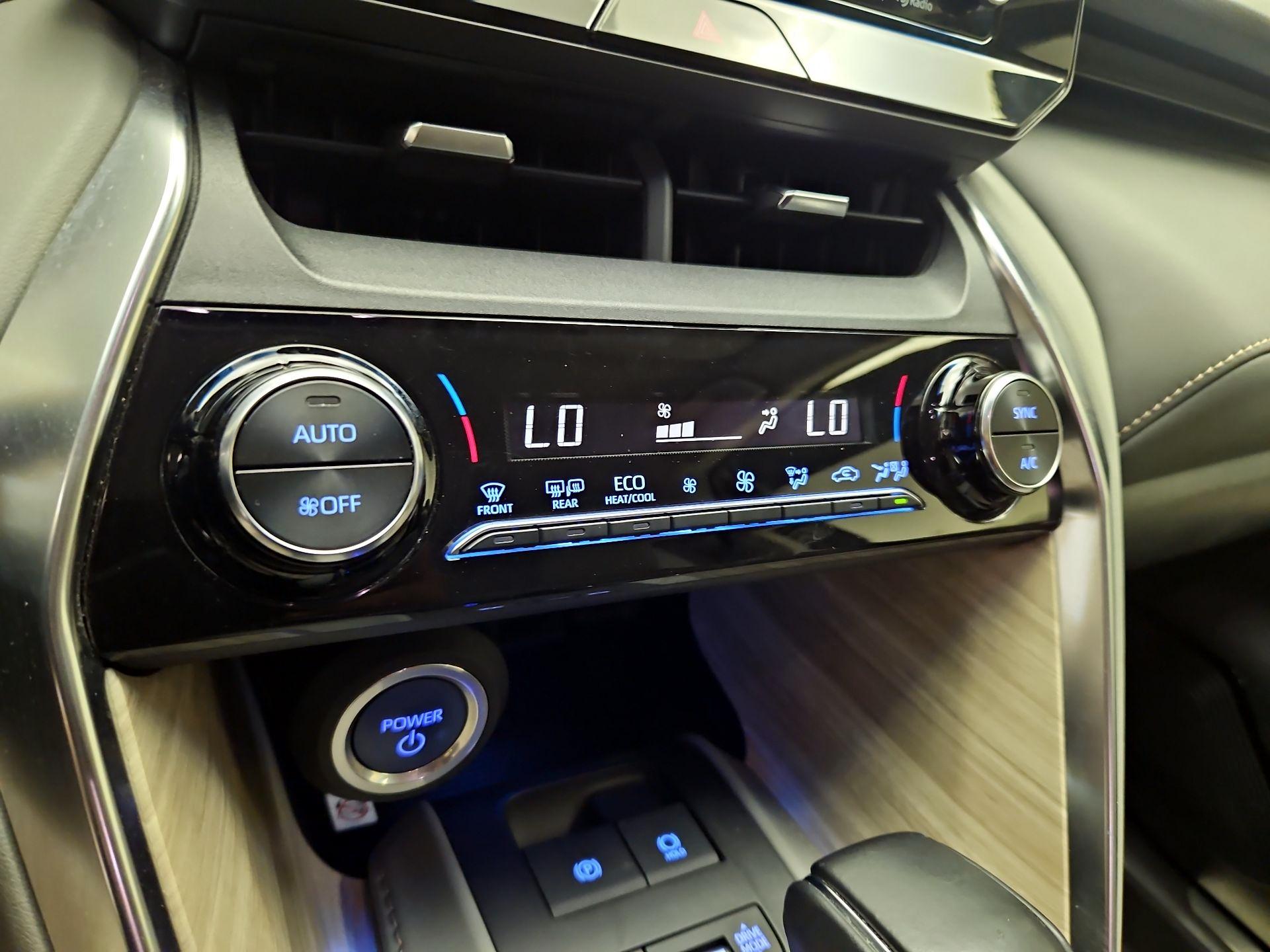 Thumbnail: 2021 Toyota Venza - 16