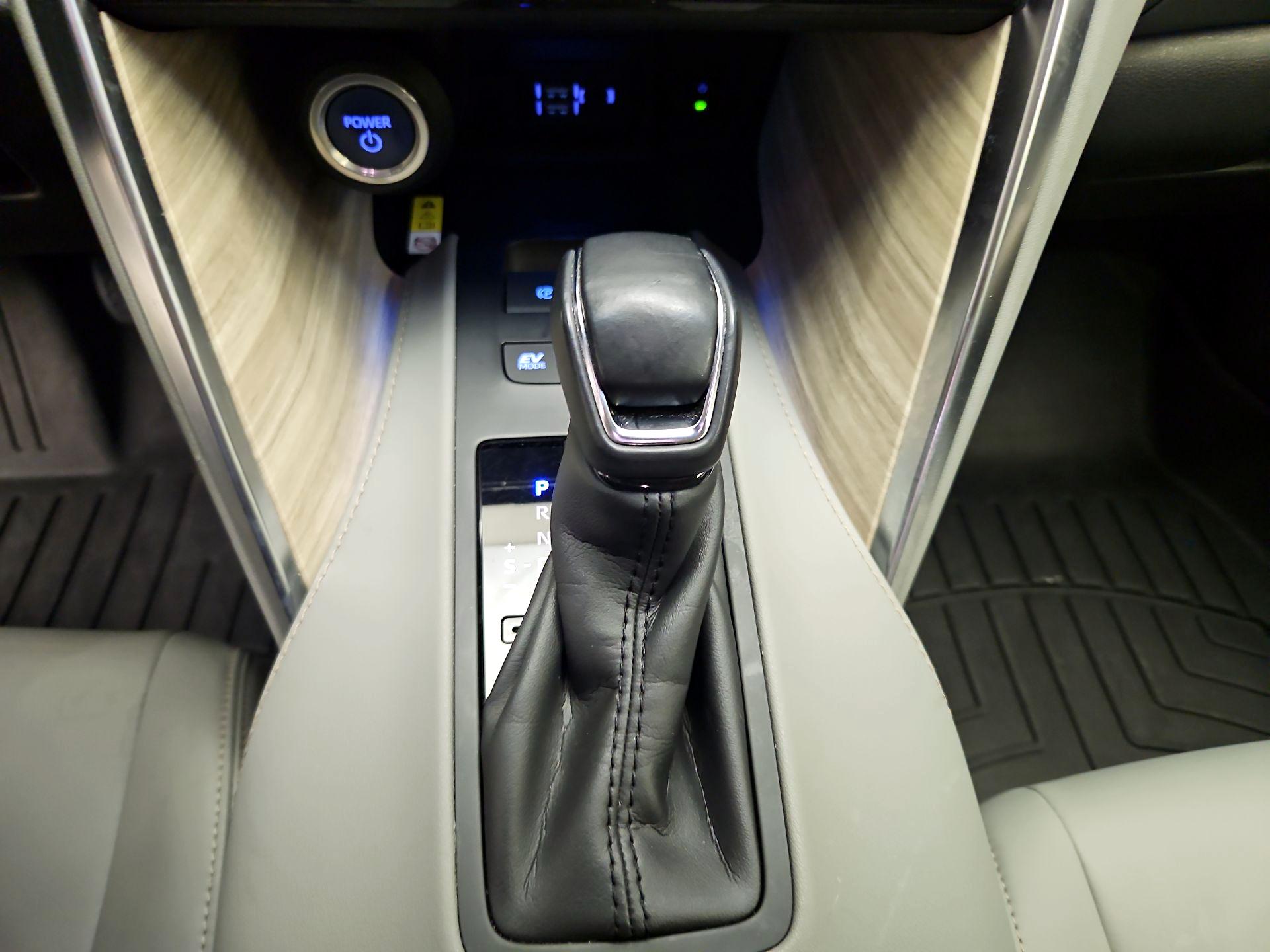 Thumbnail: 2021 Toyota Venza - 17