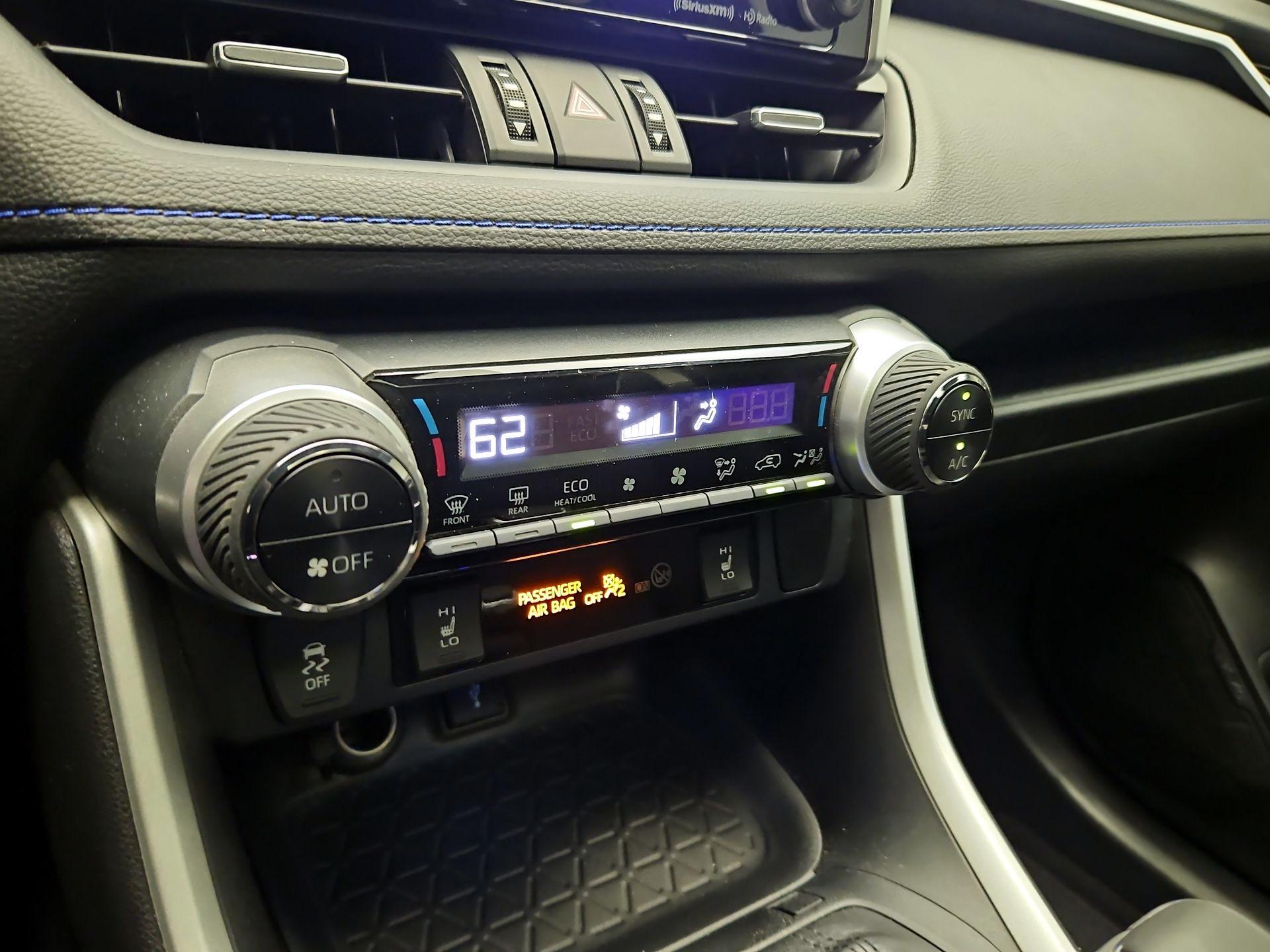 Thumbnail: 2020 Toyota RAV4 - 17