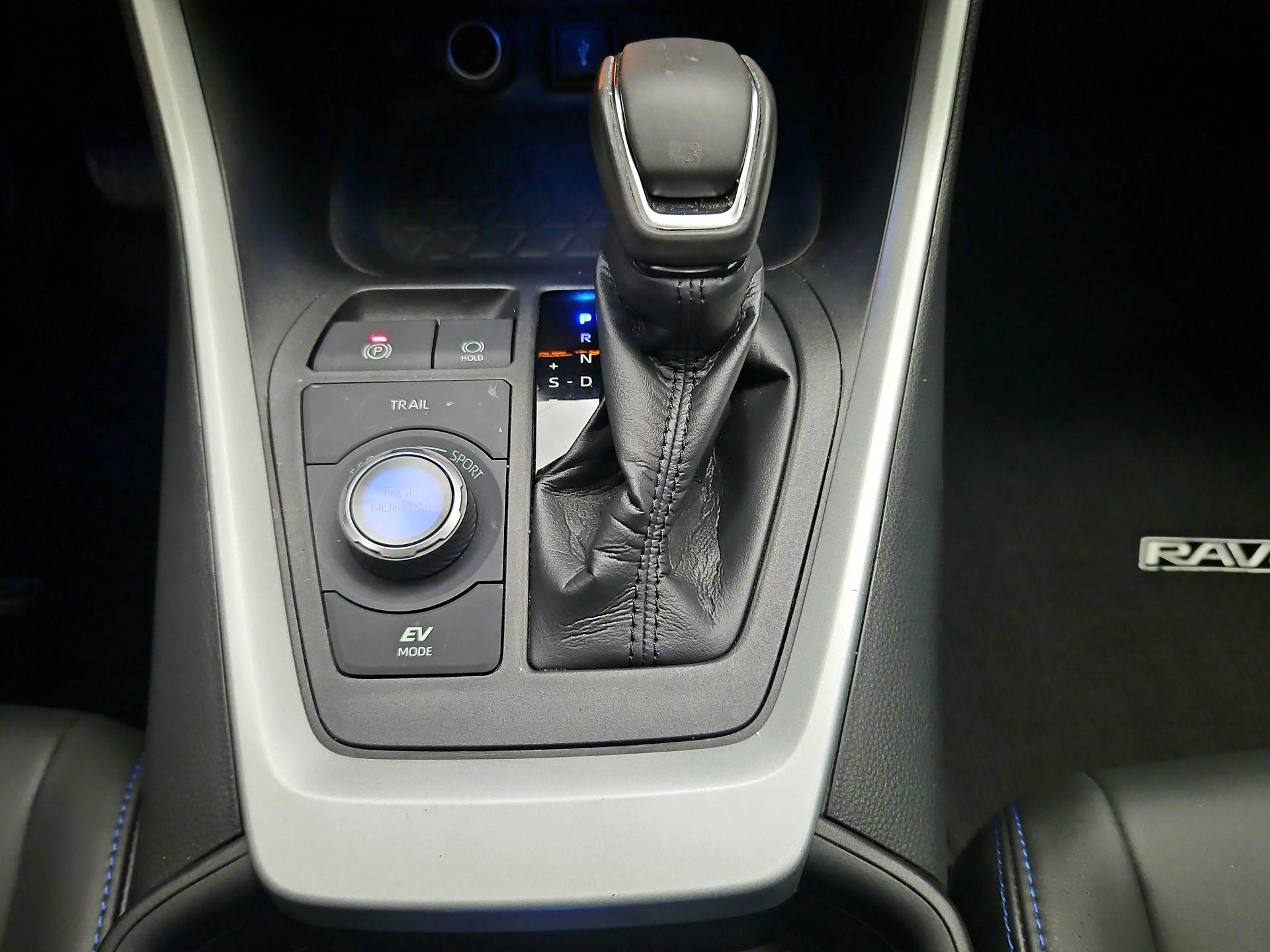 Thumbnail: 2020 Toyota RAV4 - 18