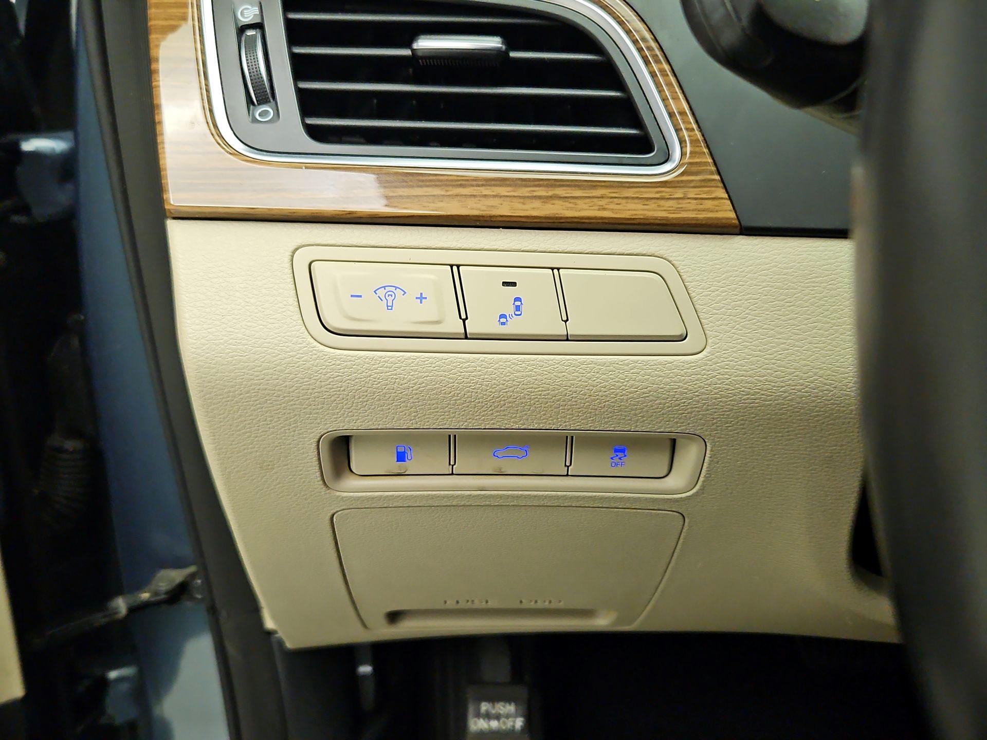Thumbnail: 2015 Hyundai Sonata - 13