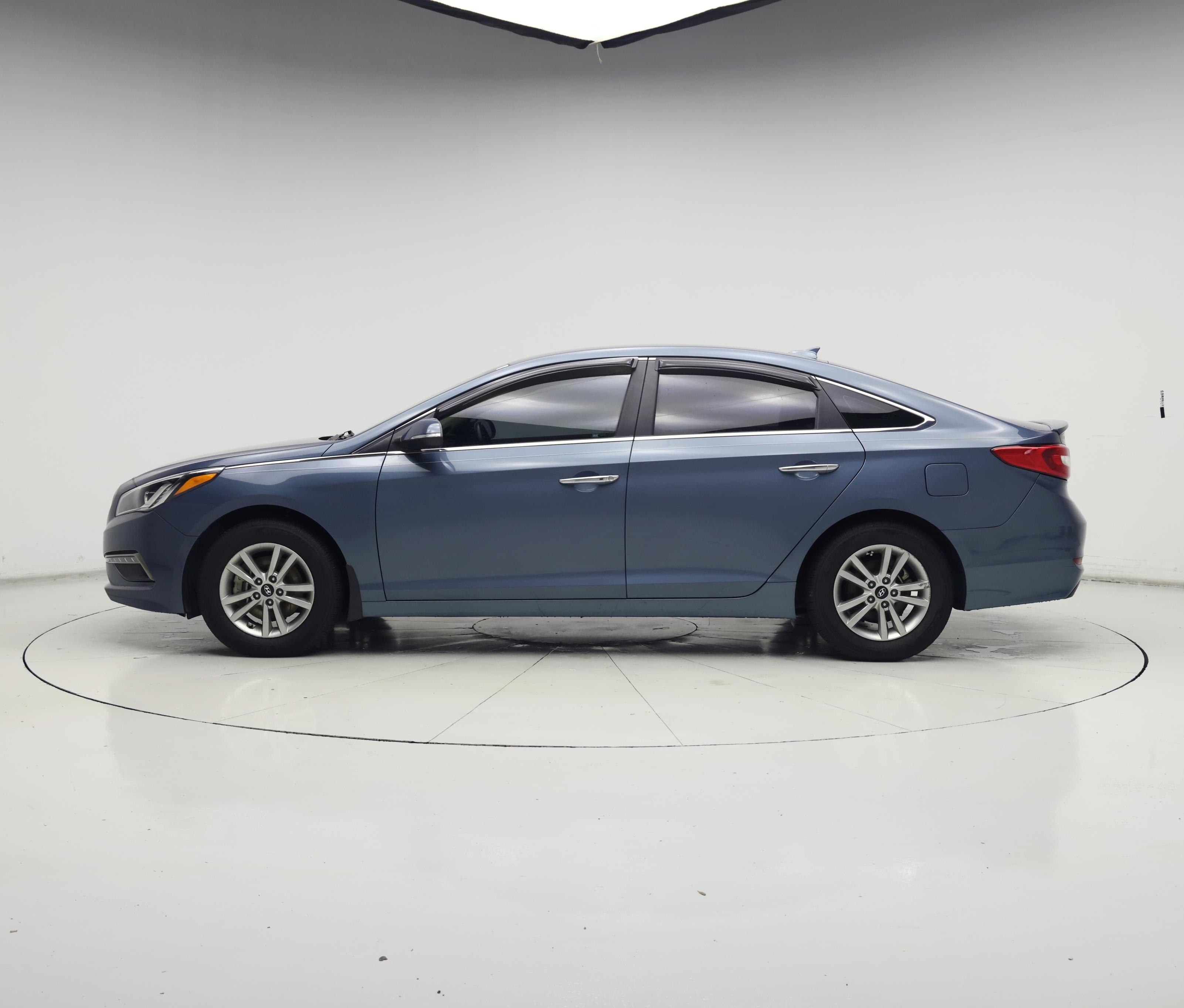 Thumbnail: 2015 Hyundai Sonata - 3