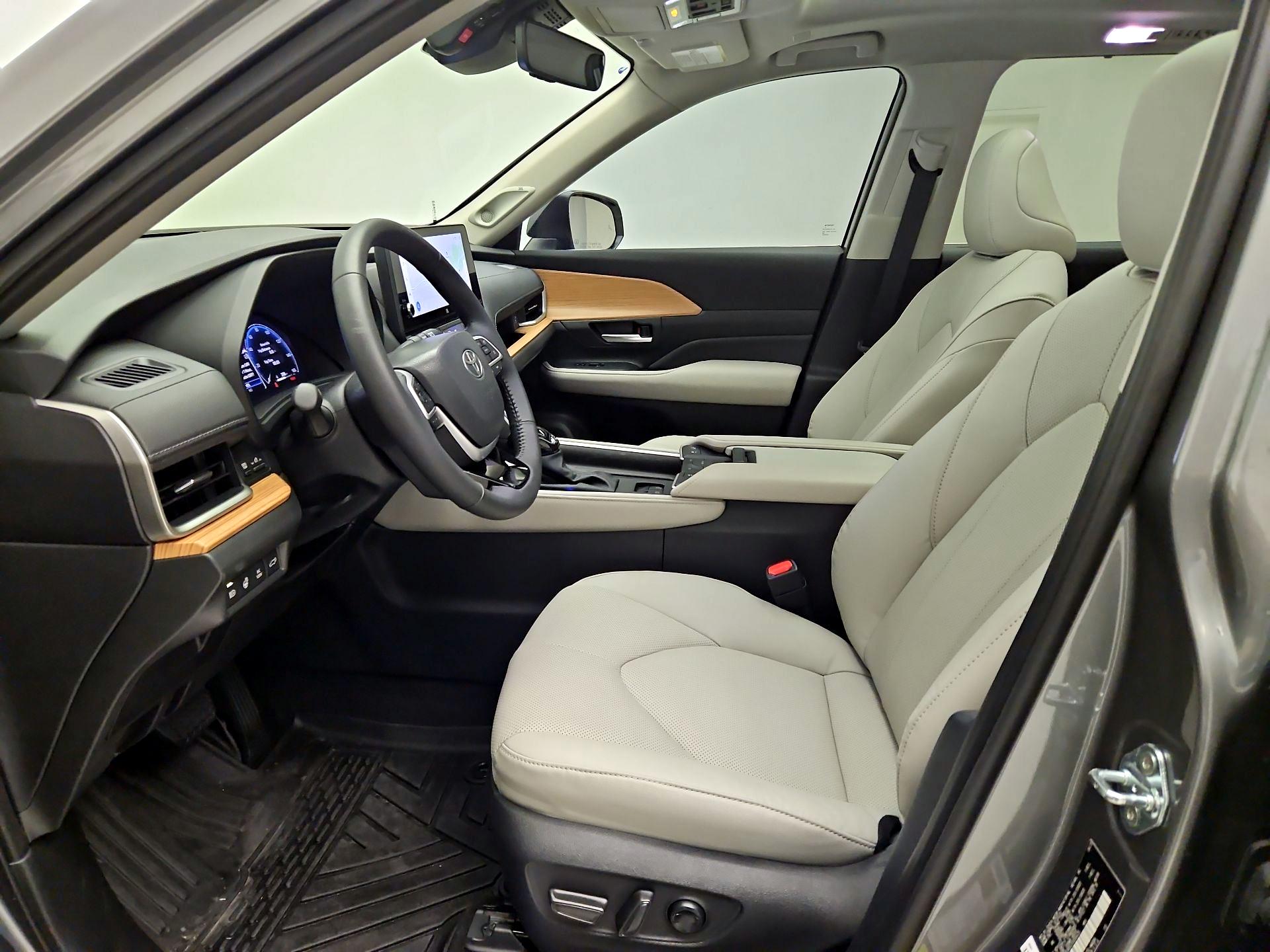 Thumbnail: 2025 Toyota Highlander - 11