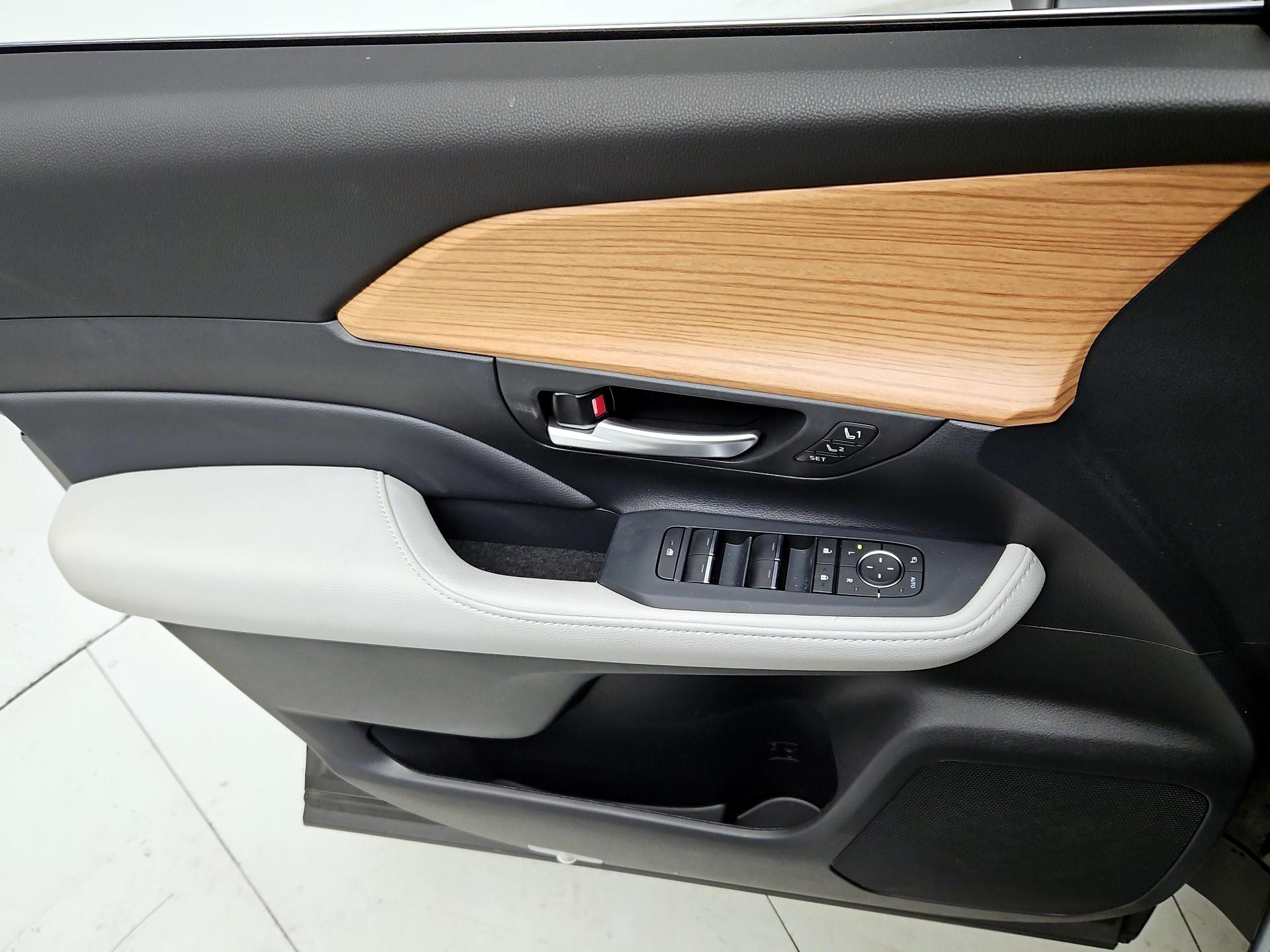 Thumbnail: 2025 Toyota Highlander - 12