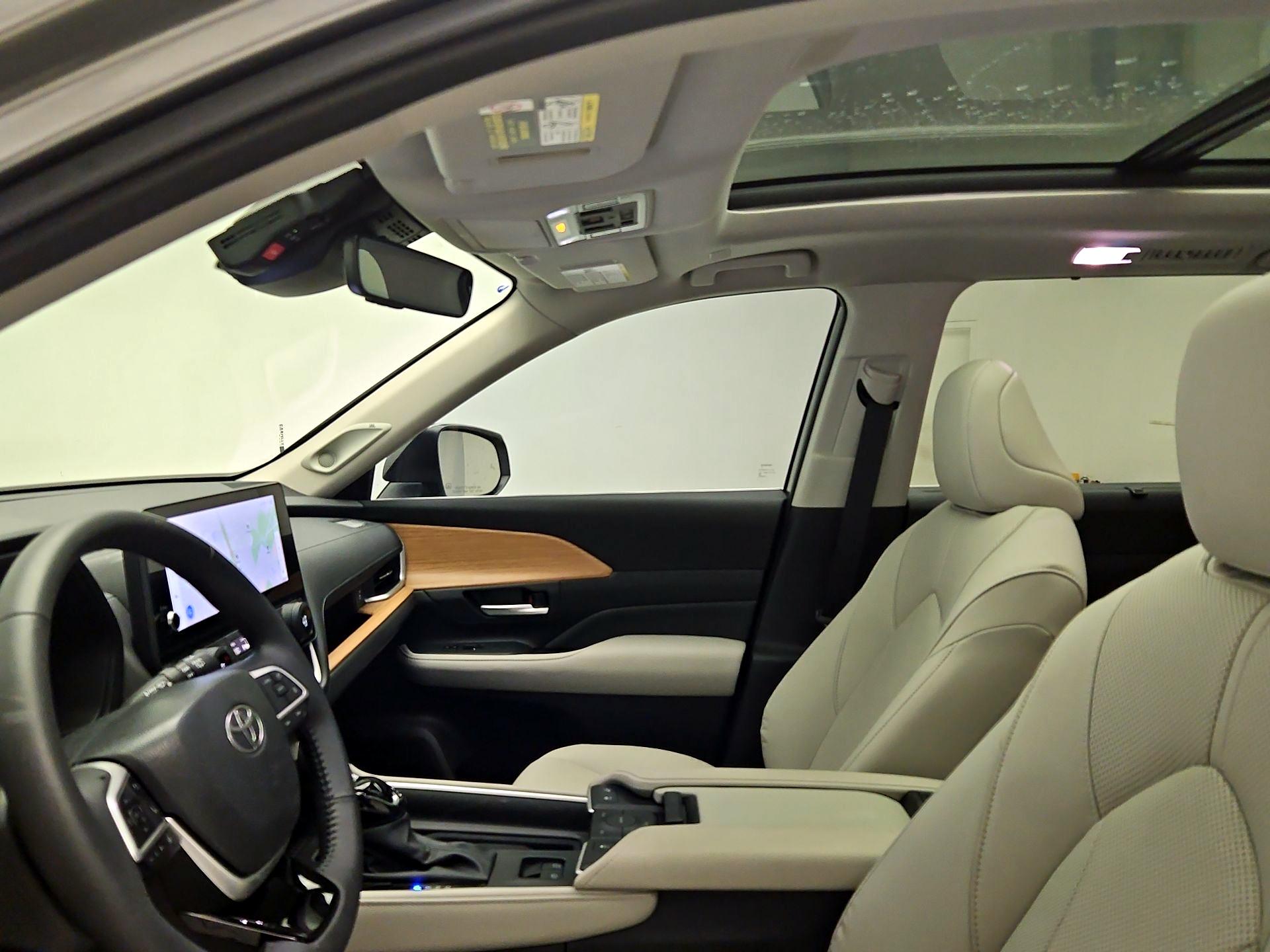 Thumbnail: 2025 Toyota Highlander - 20