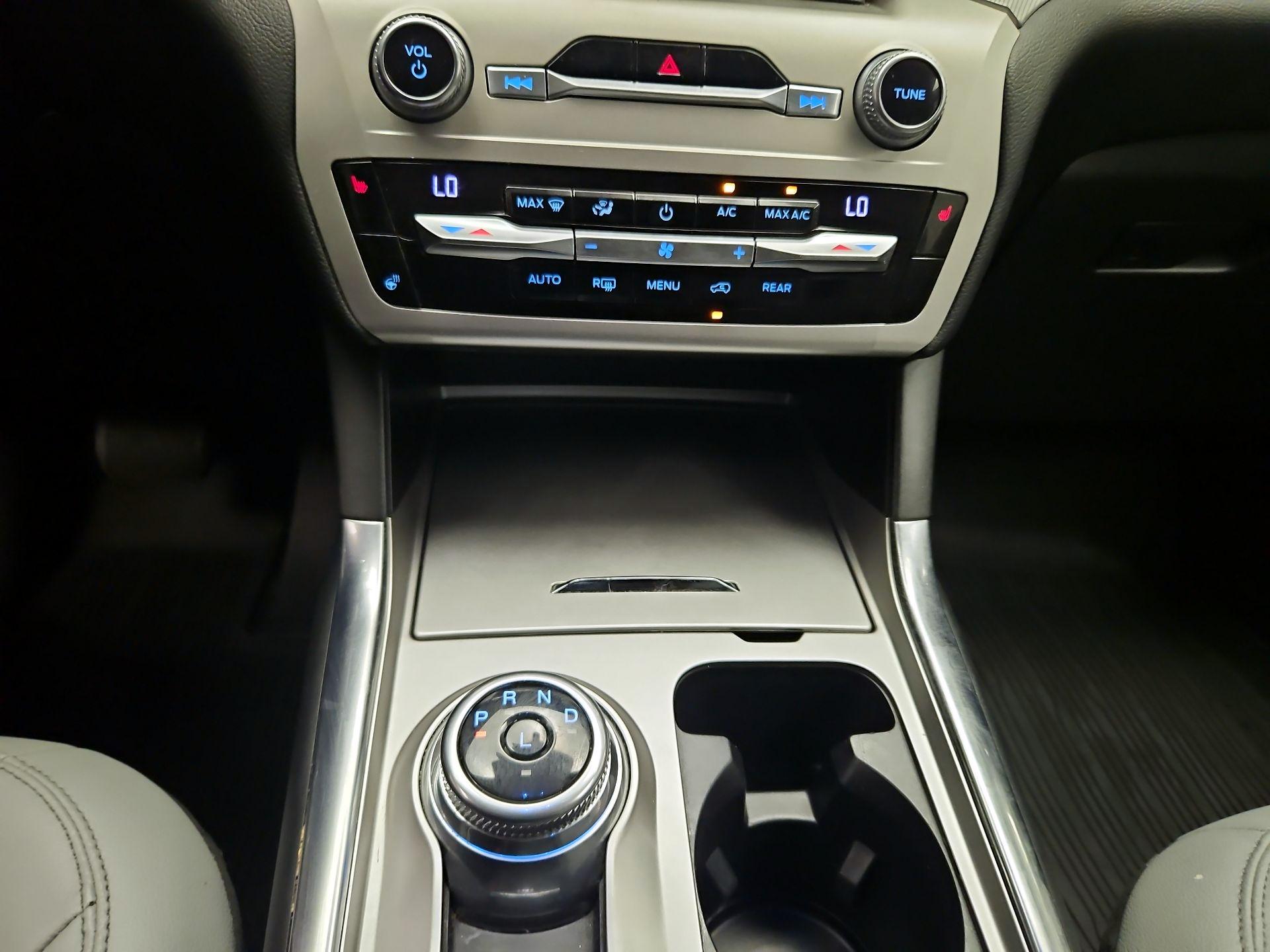 Thumbnail: 2021 Ford Explorer - 16