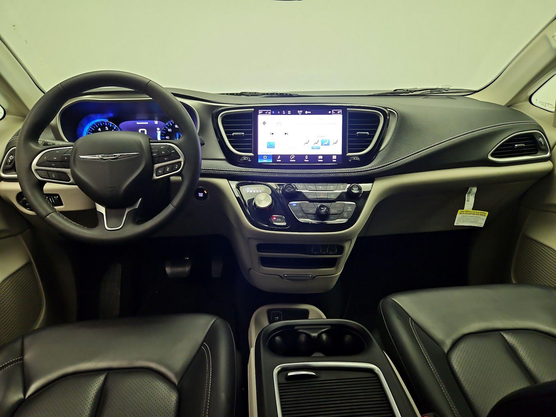 Thumbnail: 2023 Chrysler Pacifica - 9