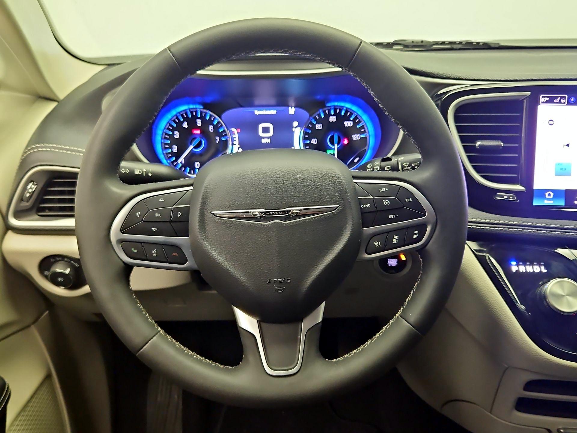 Thumbnail: 2023 Chrysler Pacifica - 10