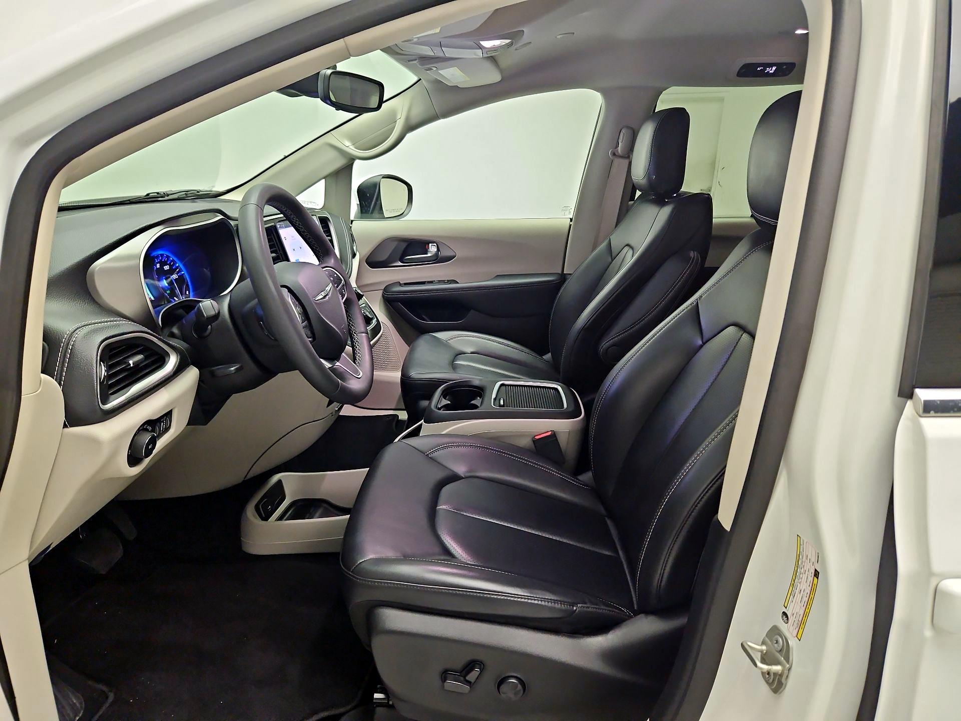 Thumbnail: 2023 Chrysler Pacifica - 11